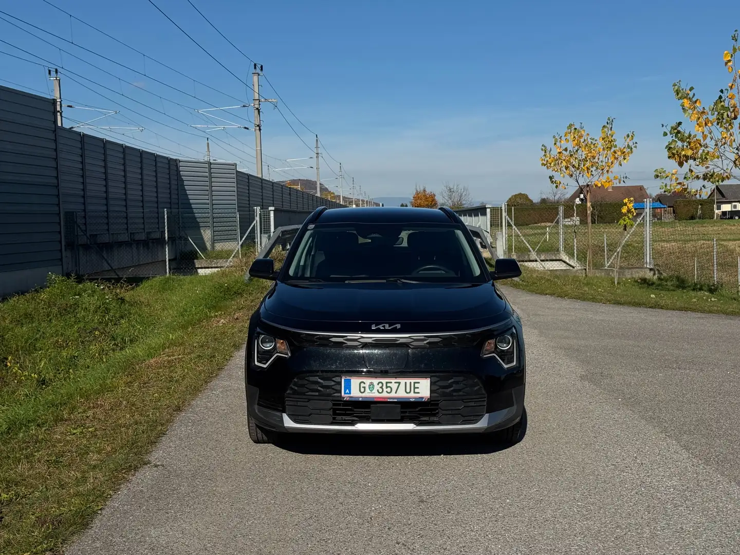 Kia e-Niro Niro EV 64kWh long Range Silber Aut. Silber Schwarz - 2
