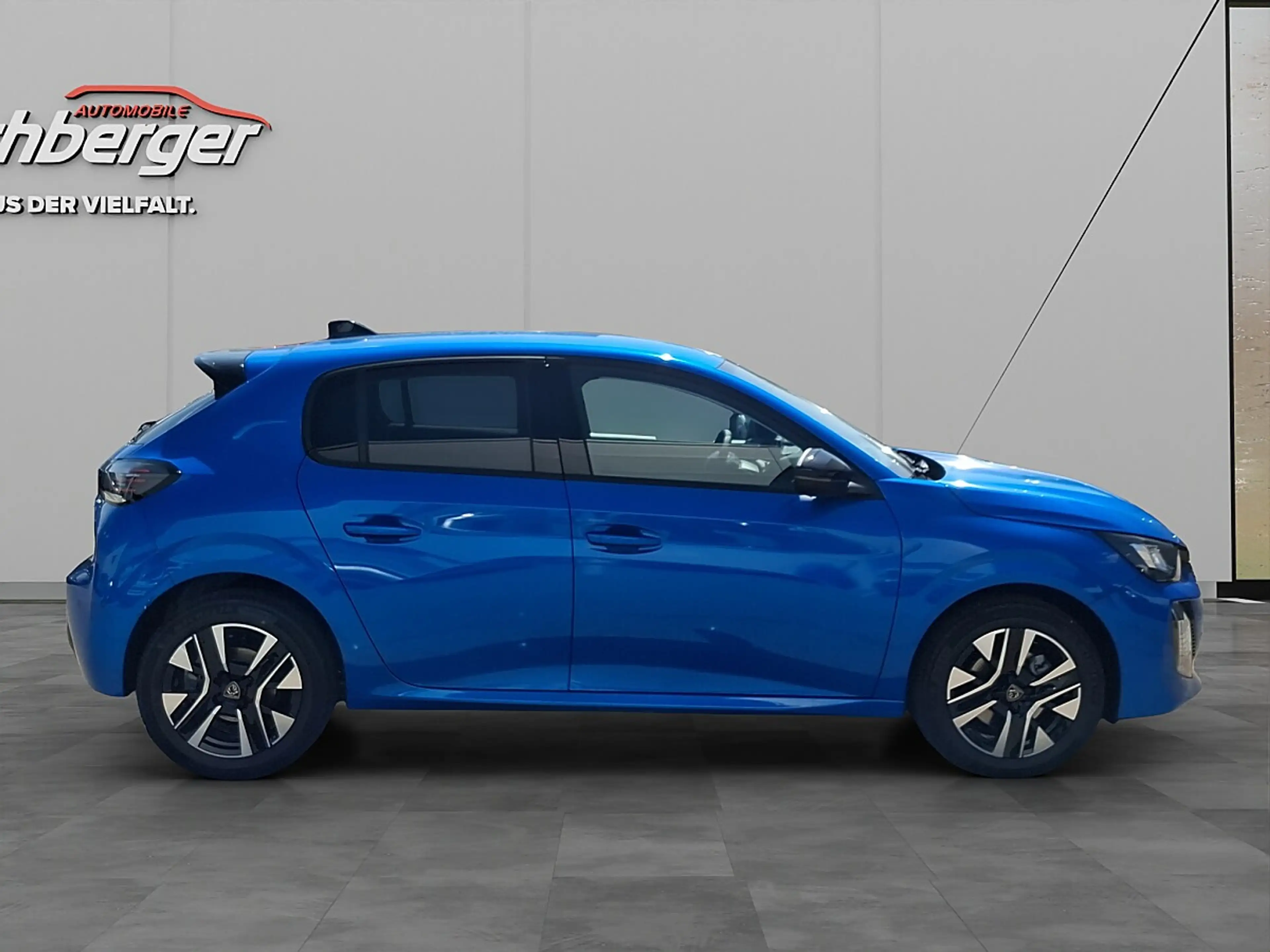 Peugeot 208 Hybrid 110 e-DCS6 Allure — photo 4