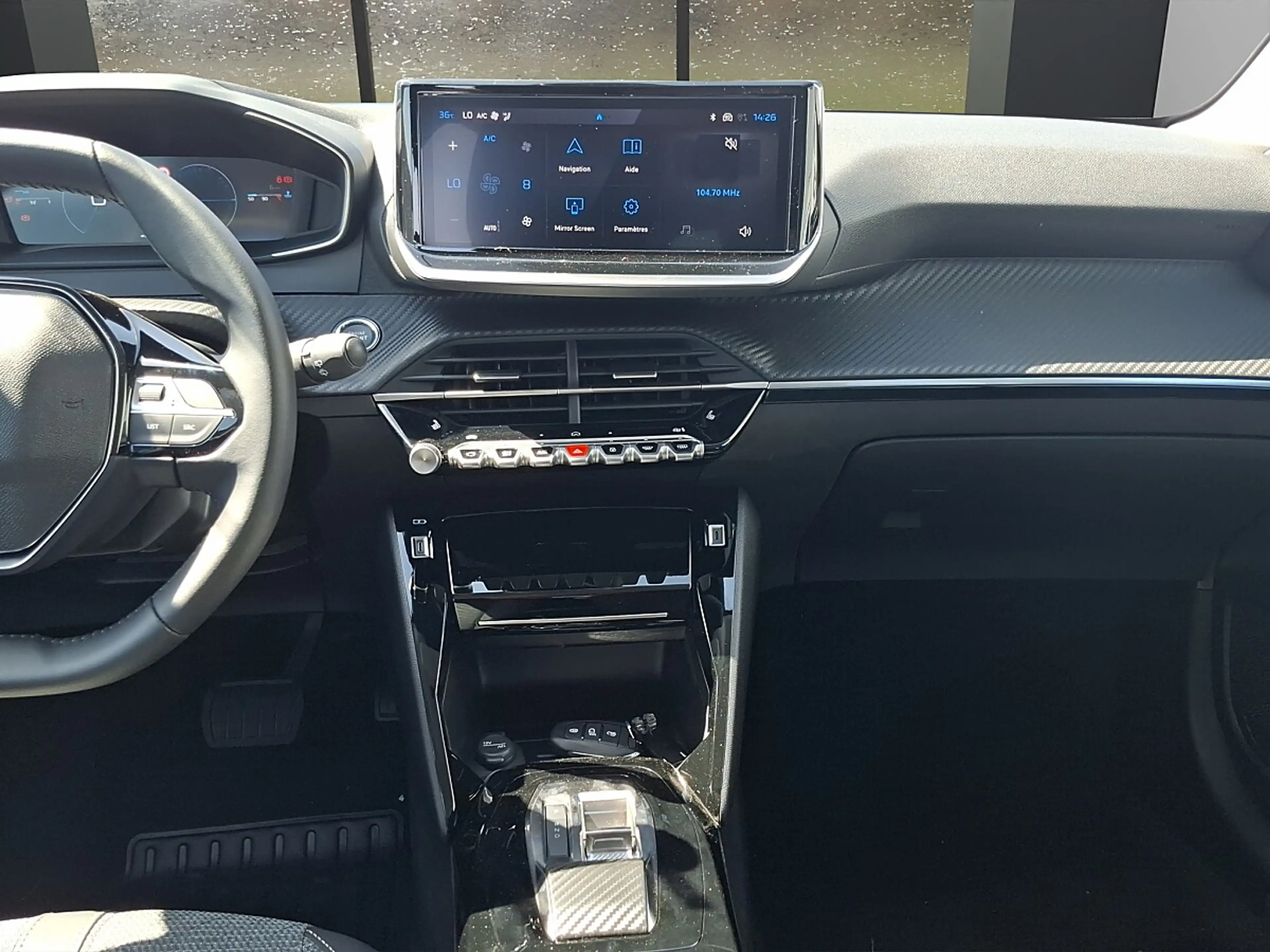 Peugeot 208 Hybrid 110 e-DCS6 Allure — photo 8