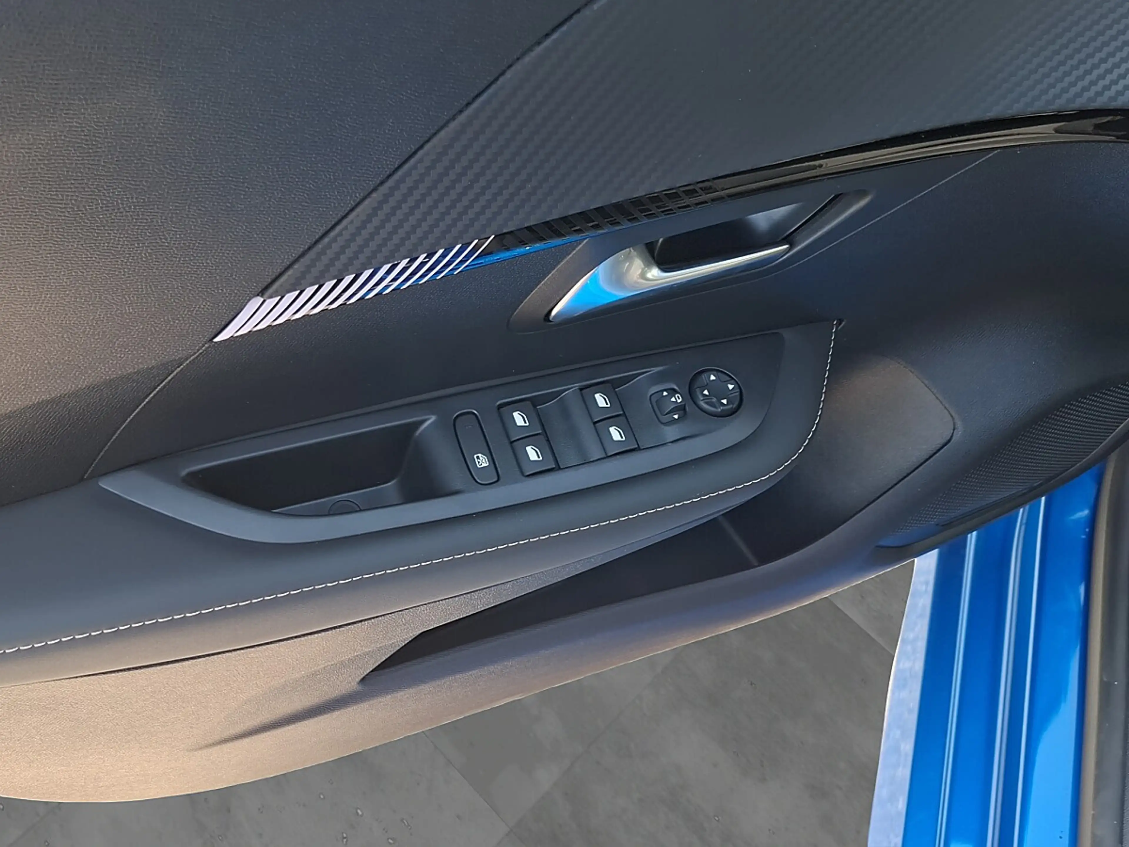 Peugeot 208 Hybrid 110 e-DCS6 Allure — photo 10