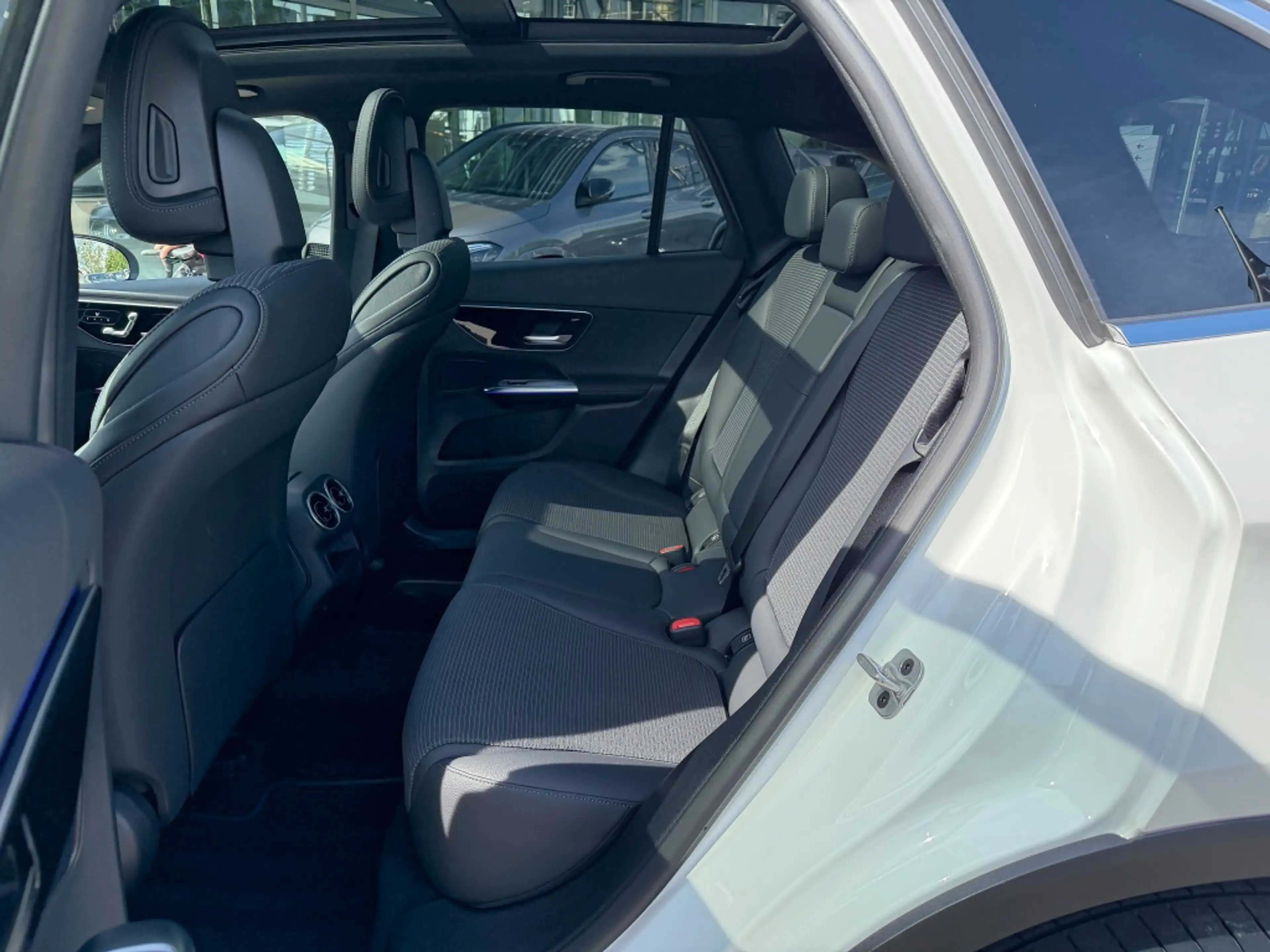 Mercedes-Benz GLC 220 d Edition Avantgarde 4M WinterP+M&S 18" — photo 14