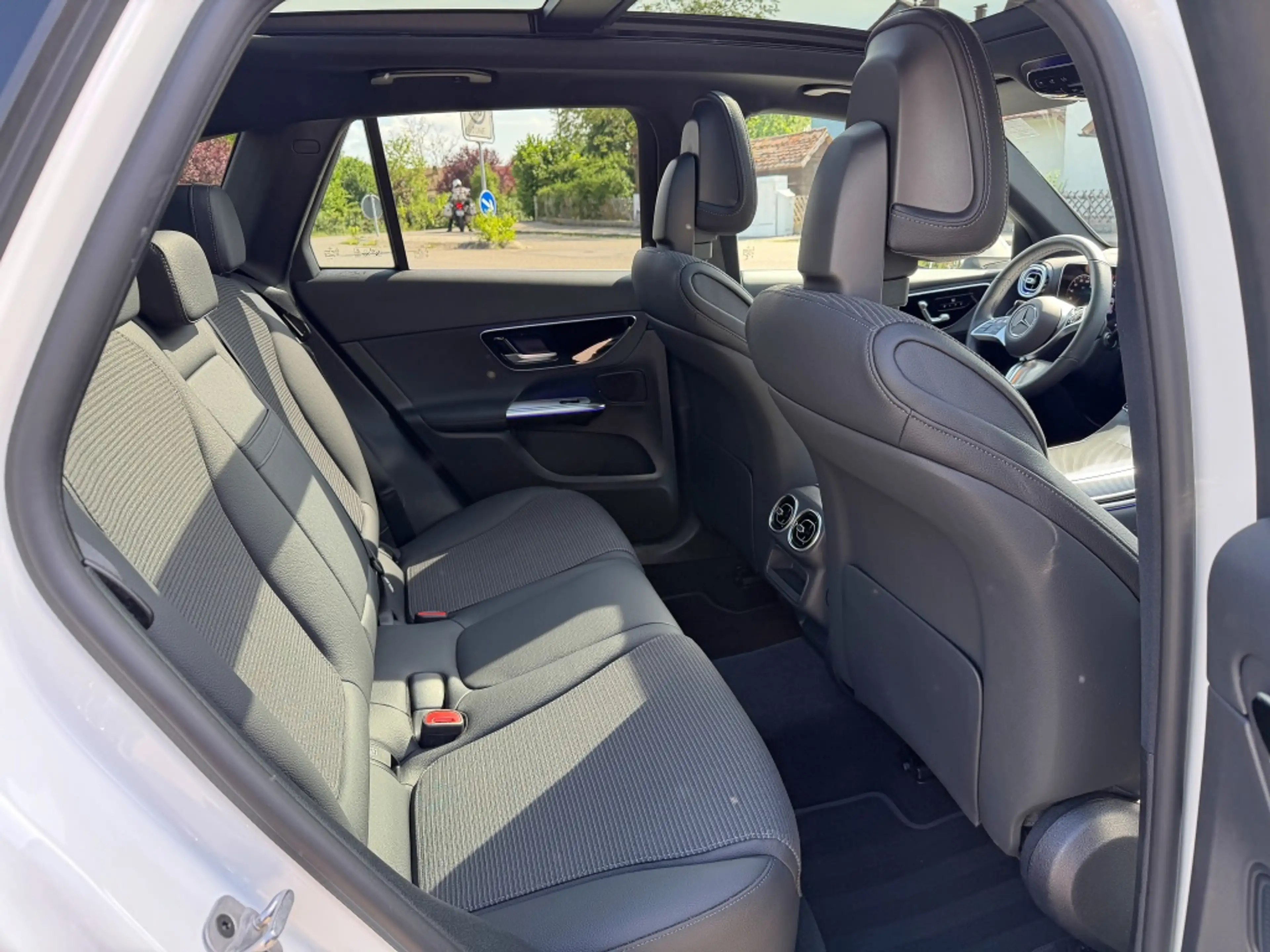 Mercedes-Benz GLC 220 d Edition Avantgarde 4M WinterP+M&S 18" — photo 13