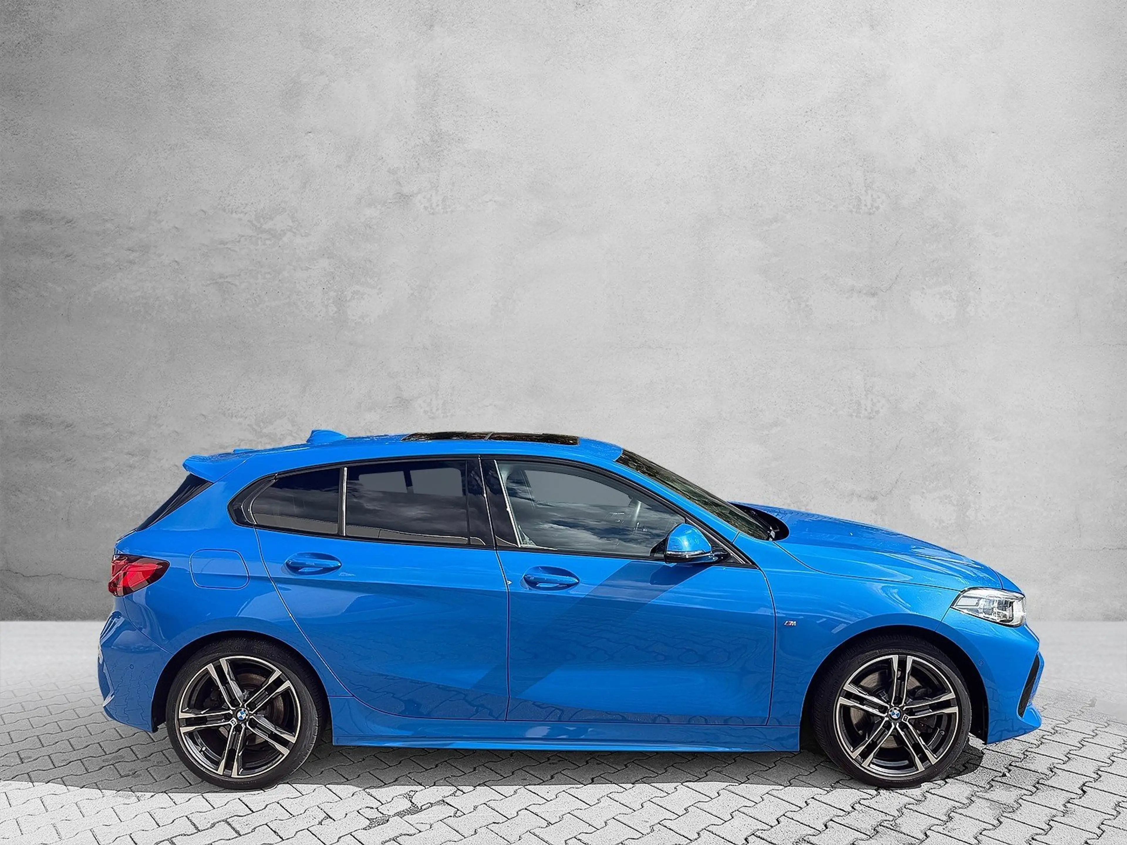BMW 120 d xDrive Hatch — photo 4
