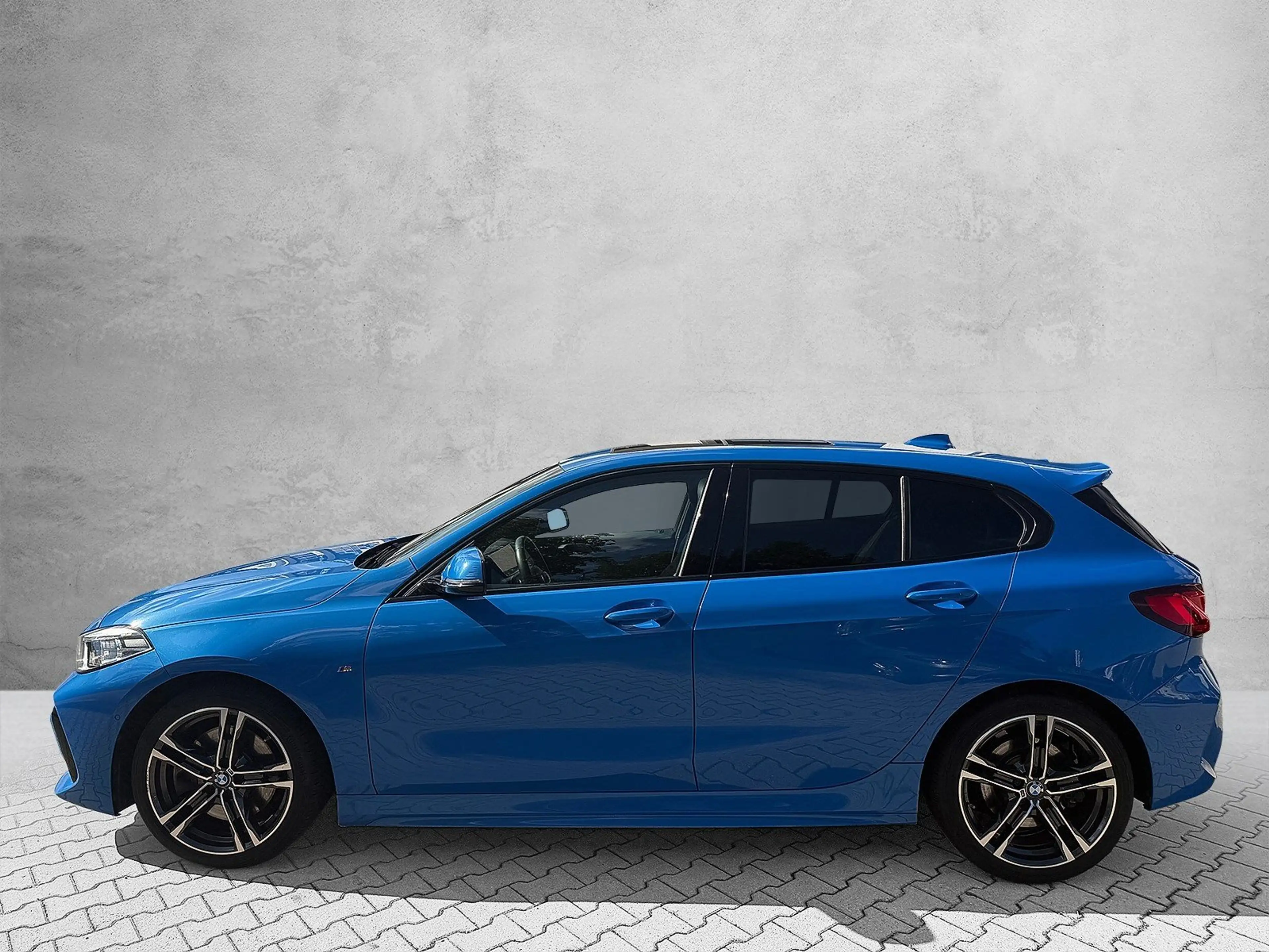 BMW 120 d xDrive Hatch — photo 3