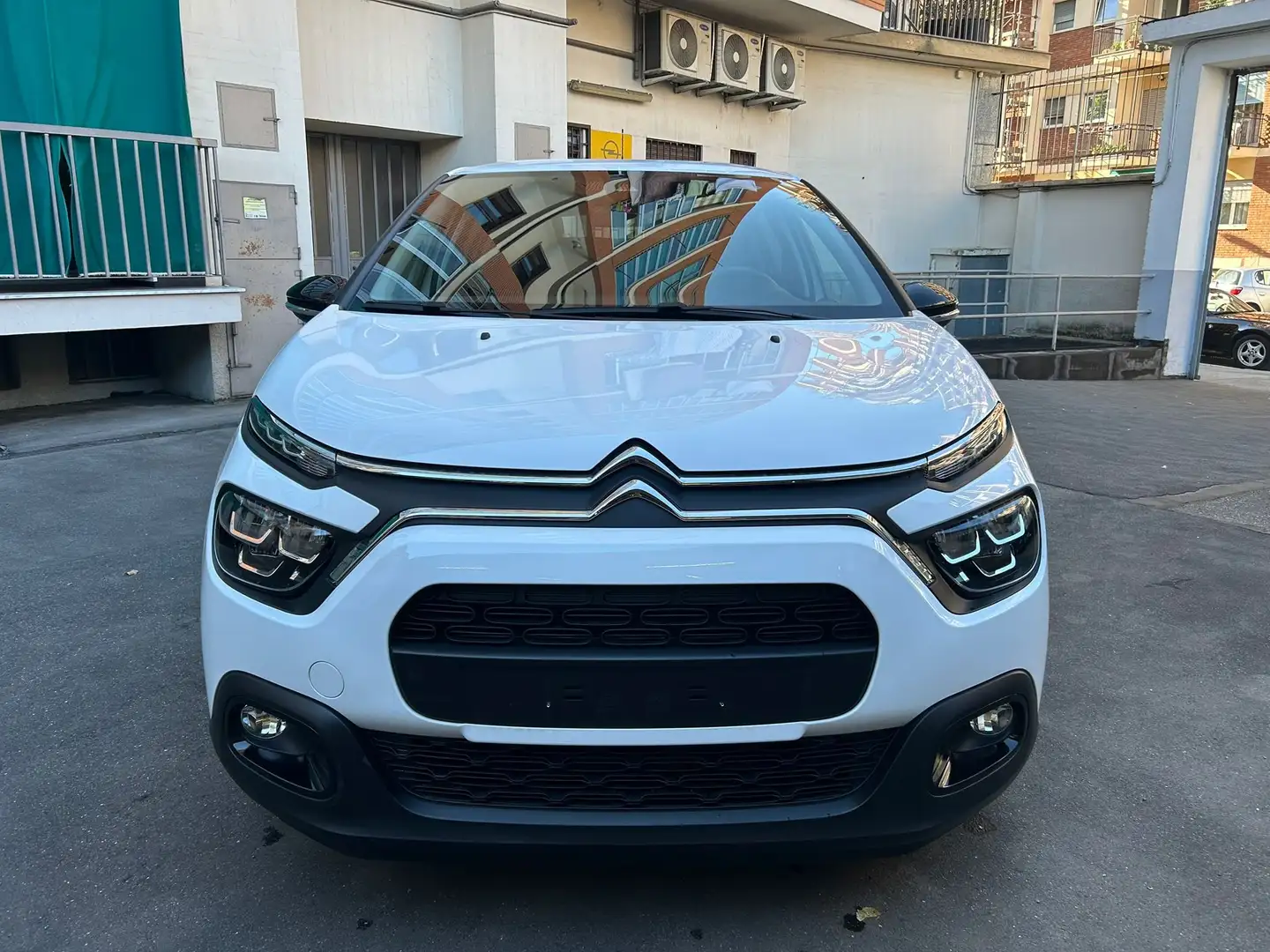 Citroen C3 1.2 110cv Max + Sensori post. Bílá - 2