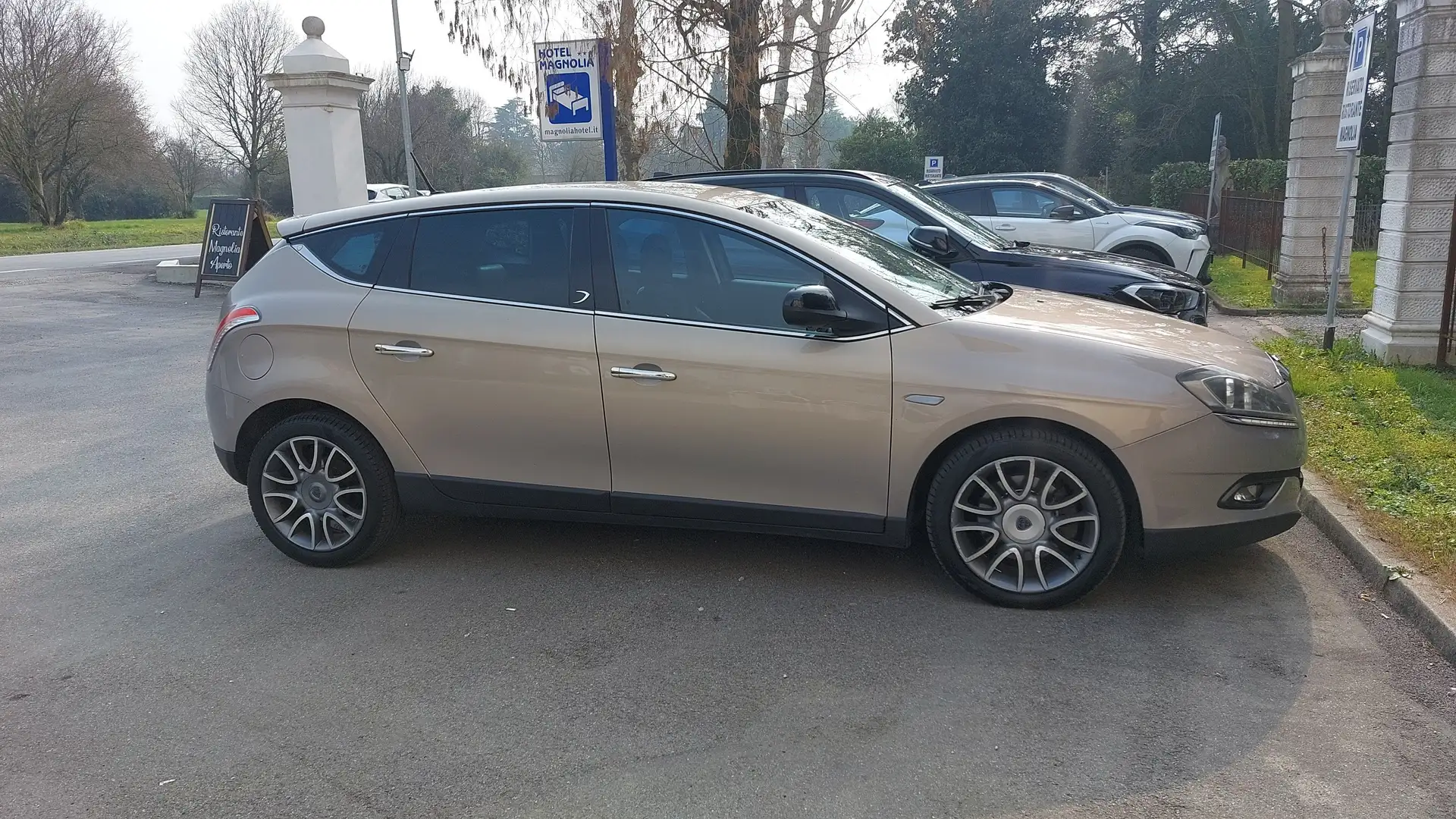 Lancia Delta Delta 1.9 t.mjt Platino 190cv dpf - 1