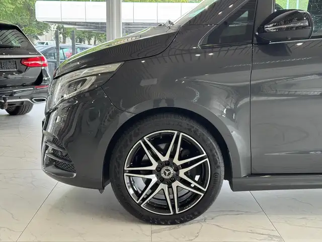 Mercedes-Benz V-Class view 4