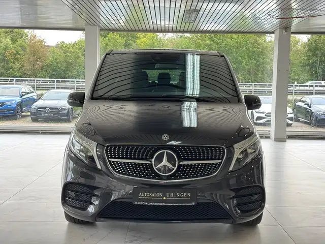 Mercedes-Benz 250 view 2