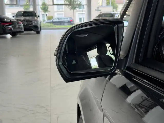 Mercedes-Benz V-Class view 14