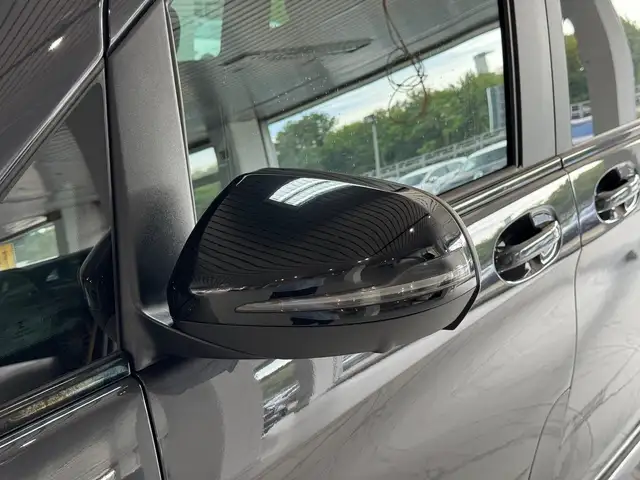 Mercedes-Benz V-Class view 13