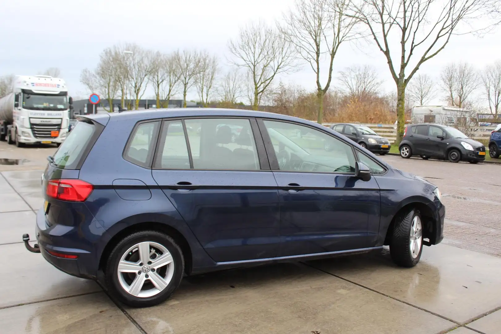 Volkswagen Golf Sportsvan 1.2 TSI Highline multimedia navi clima trekhaak se Blauw - 2