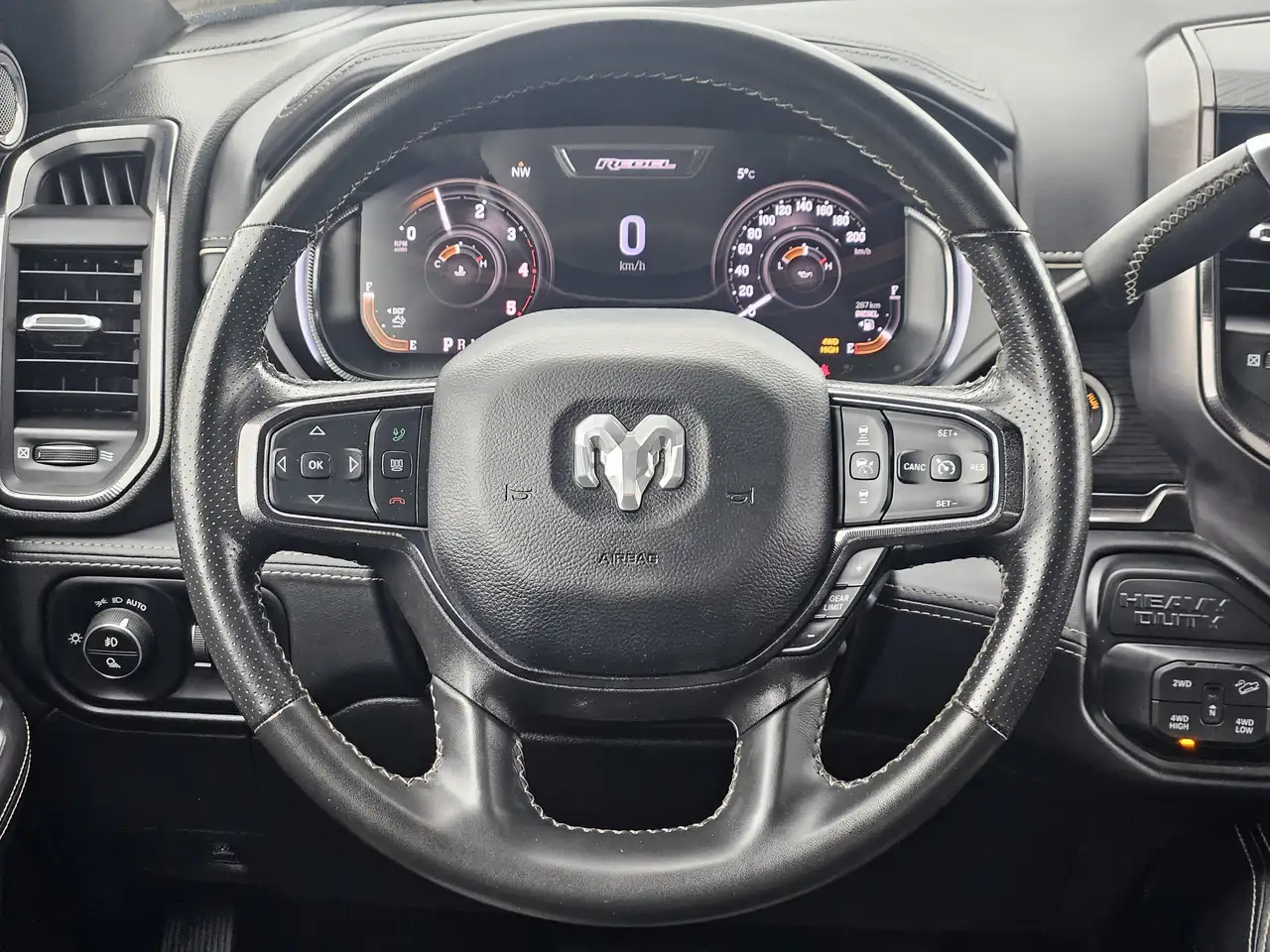 RAM 2500 снимка RAM 2500
