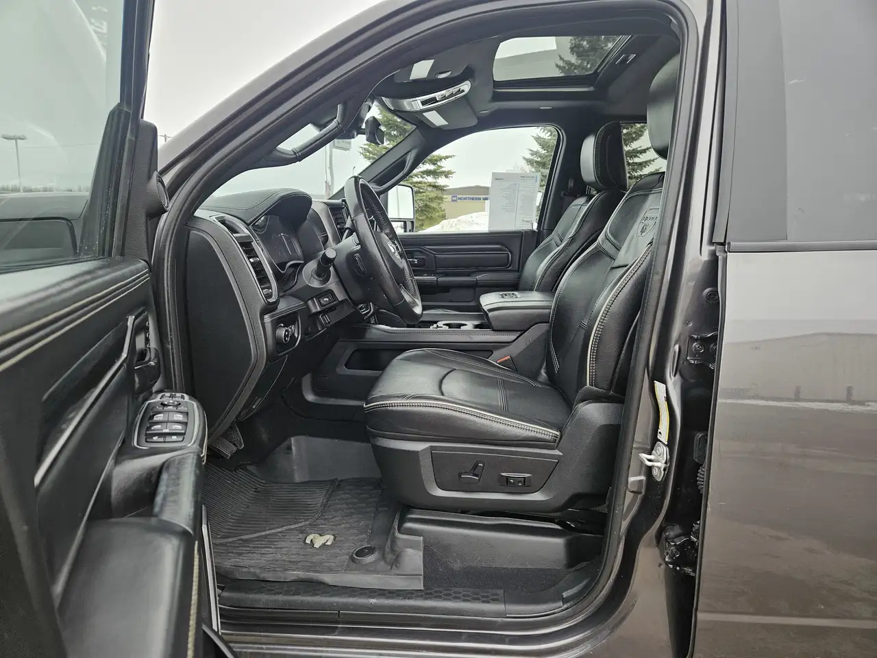 RAM 2500 снимка RAM 2500