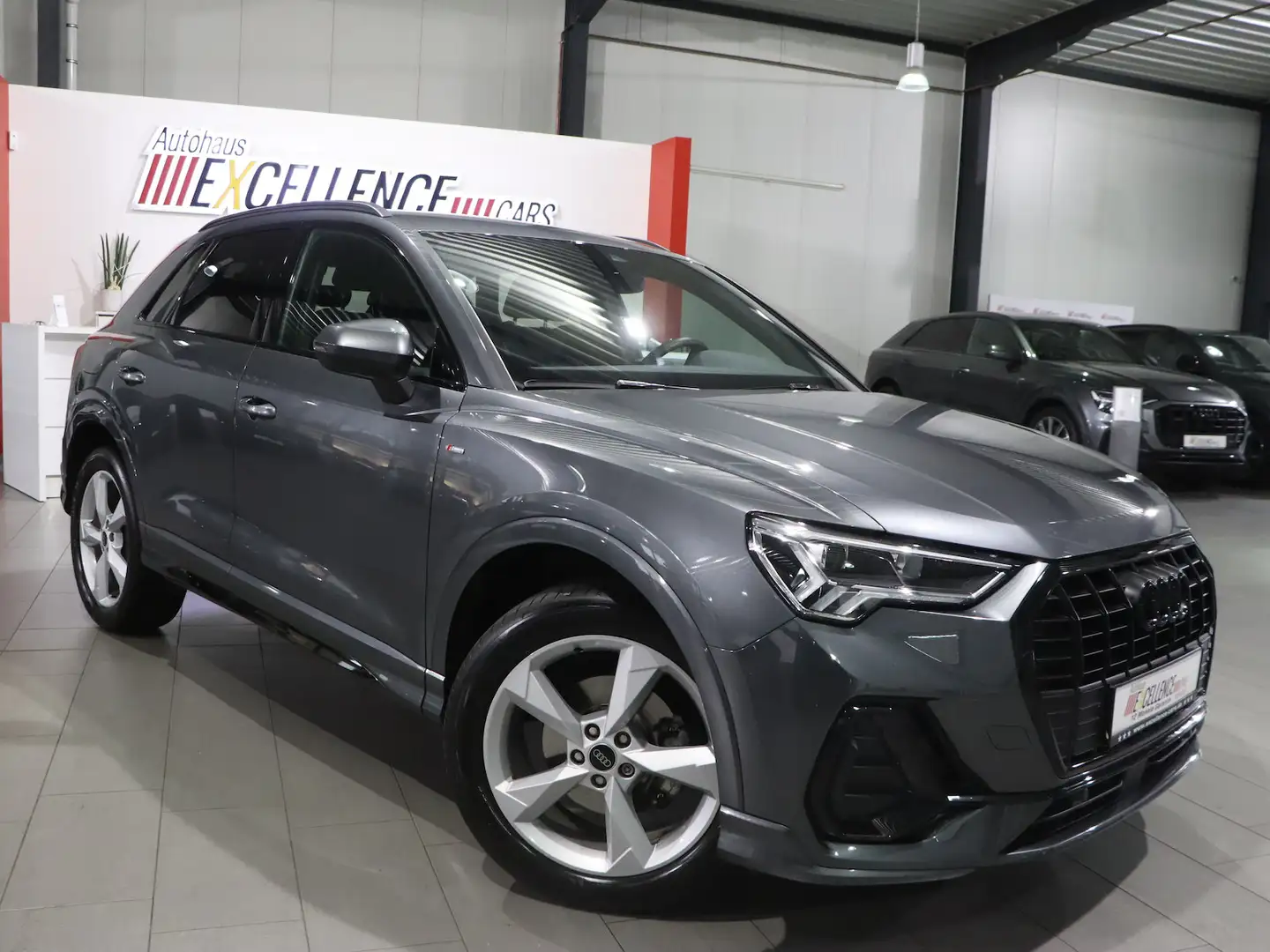 Audi Q3 35 TDI S-LINE SPORTPAKET BLACK / LED, KAMERA Grau - 2
