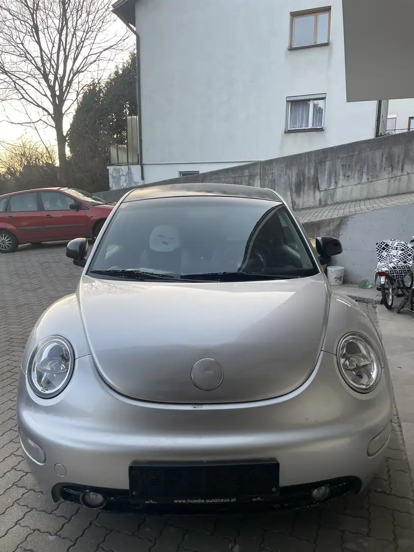 Volkswagen New Beetle - 1