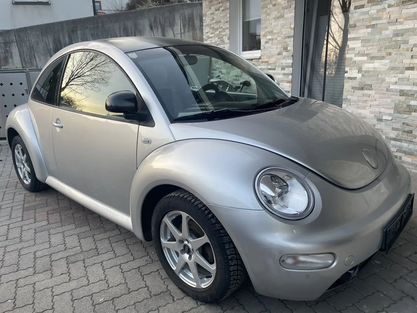 Volkswagen New Beetle - 2