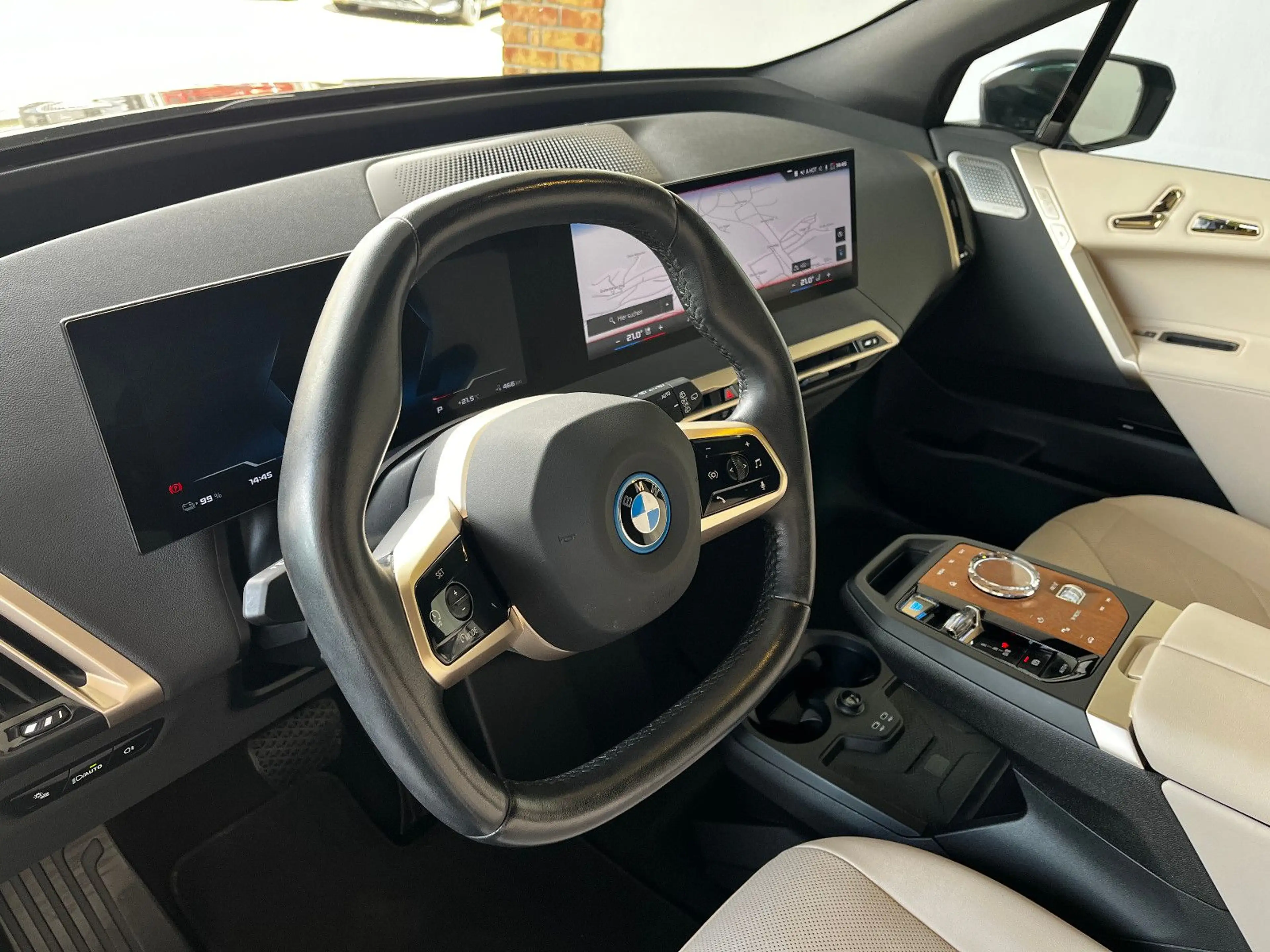 BMW iX M60 Pano Laser AHK DAProf HUD MSport B&W — photo 11