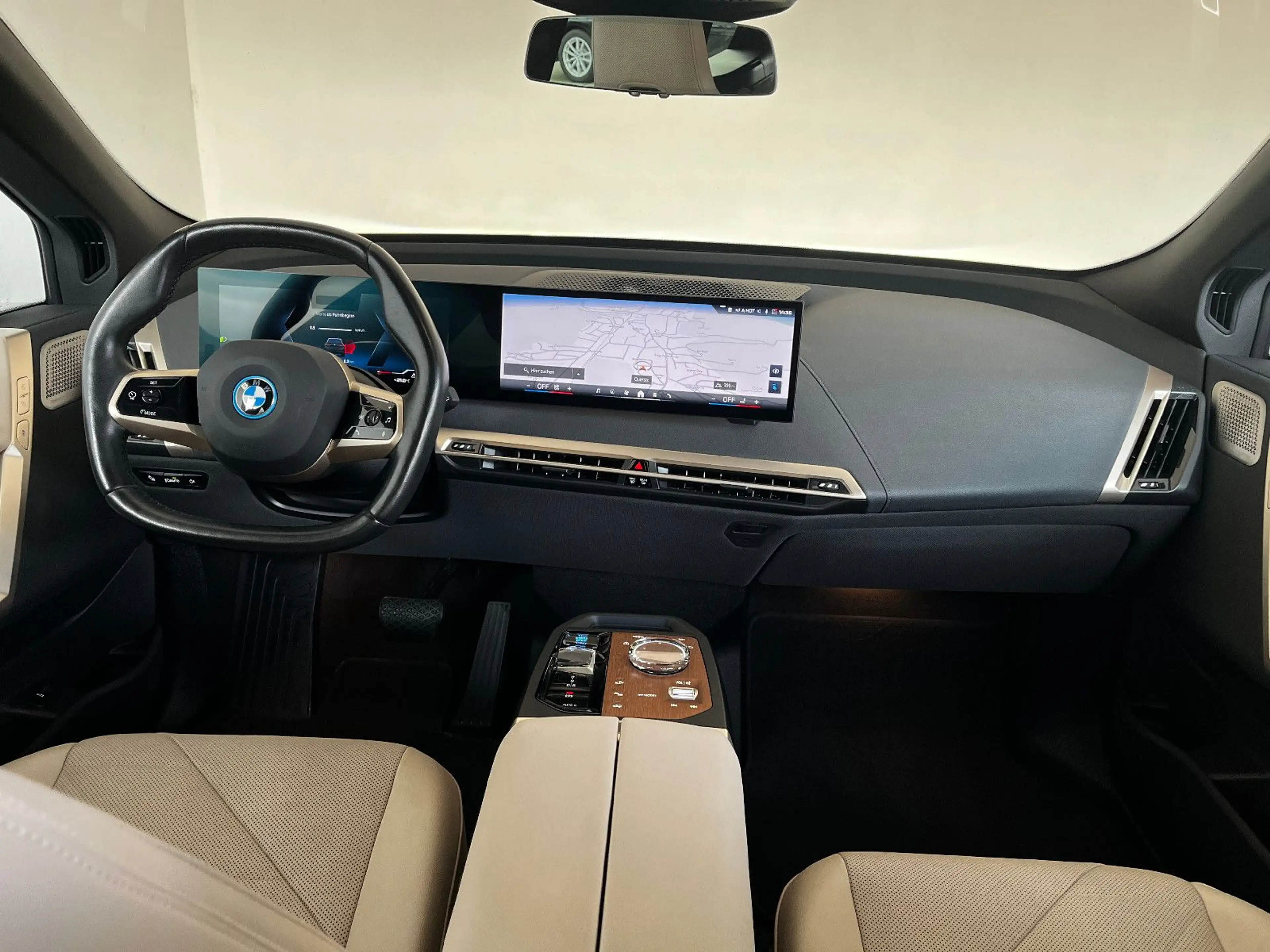 BMW iX M60 Pano Laser AHK DAProf HUD MSport B&W — photo 9