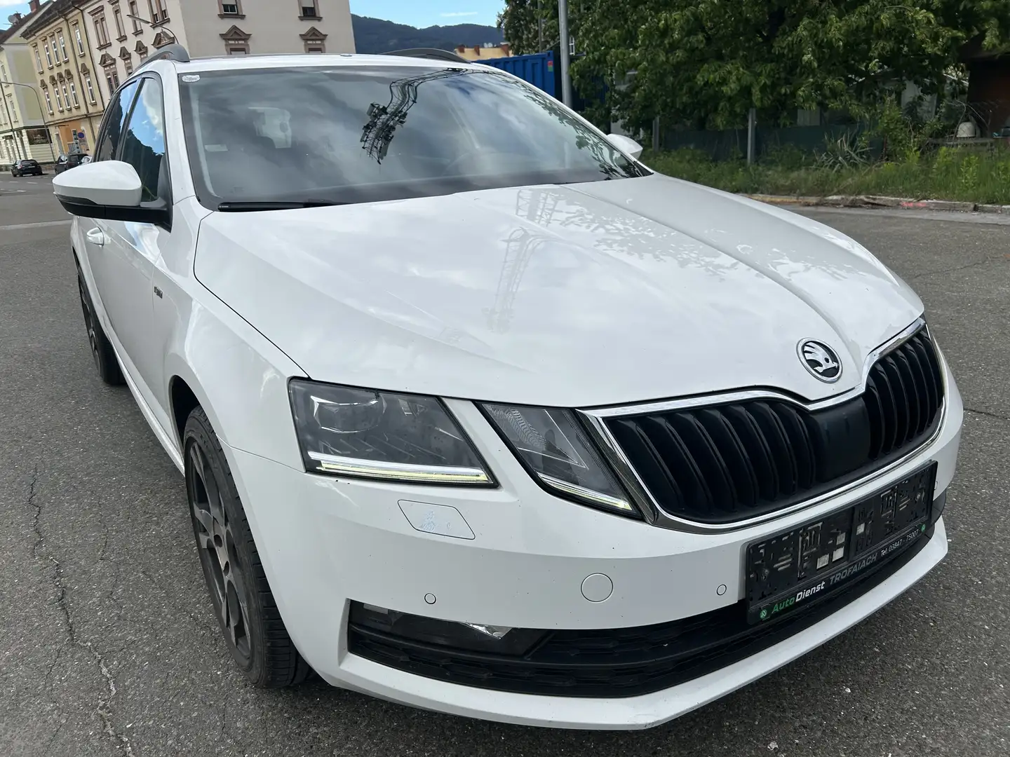 Skoda Octavia Combi 2.0 TDI Style Limited DSG - 2