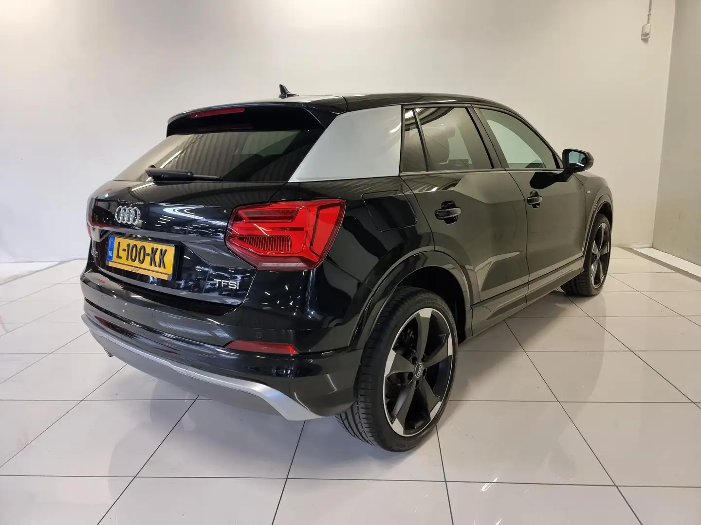 Audi Q2 1.4 TFSI CoD S-line | Navigatie | Elektrisch bedie Zwart - 2