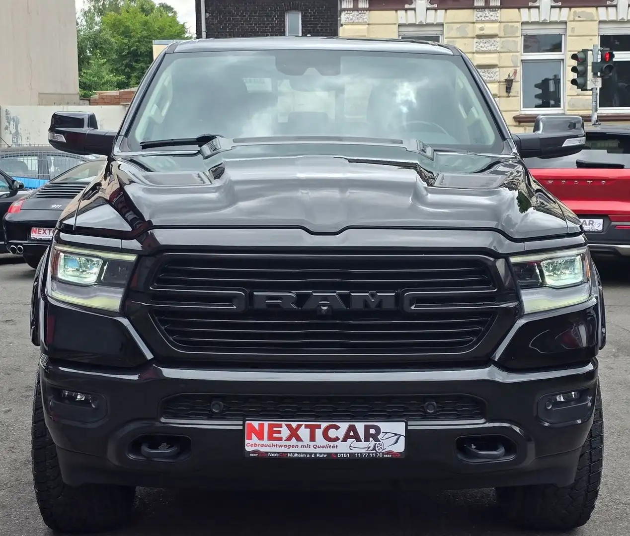 Dodge RAM 1500 Laramie Crew Cab 4x4|360°|Pano|LPG|6Sit Schwarz - 2