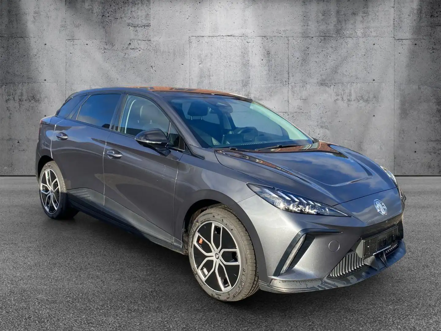 MG MG4 Luxury 360 Grad Kamera/18 Zoll/Winterpaket Grau - 2