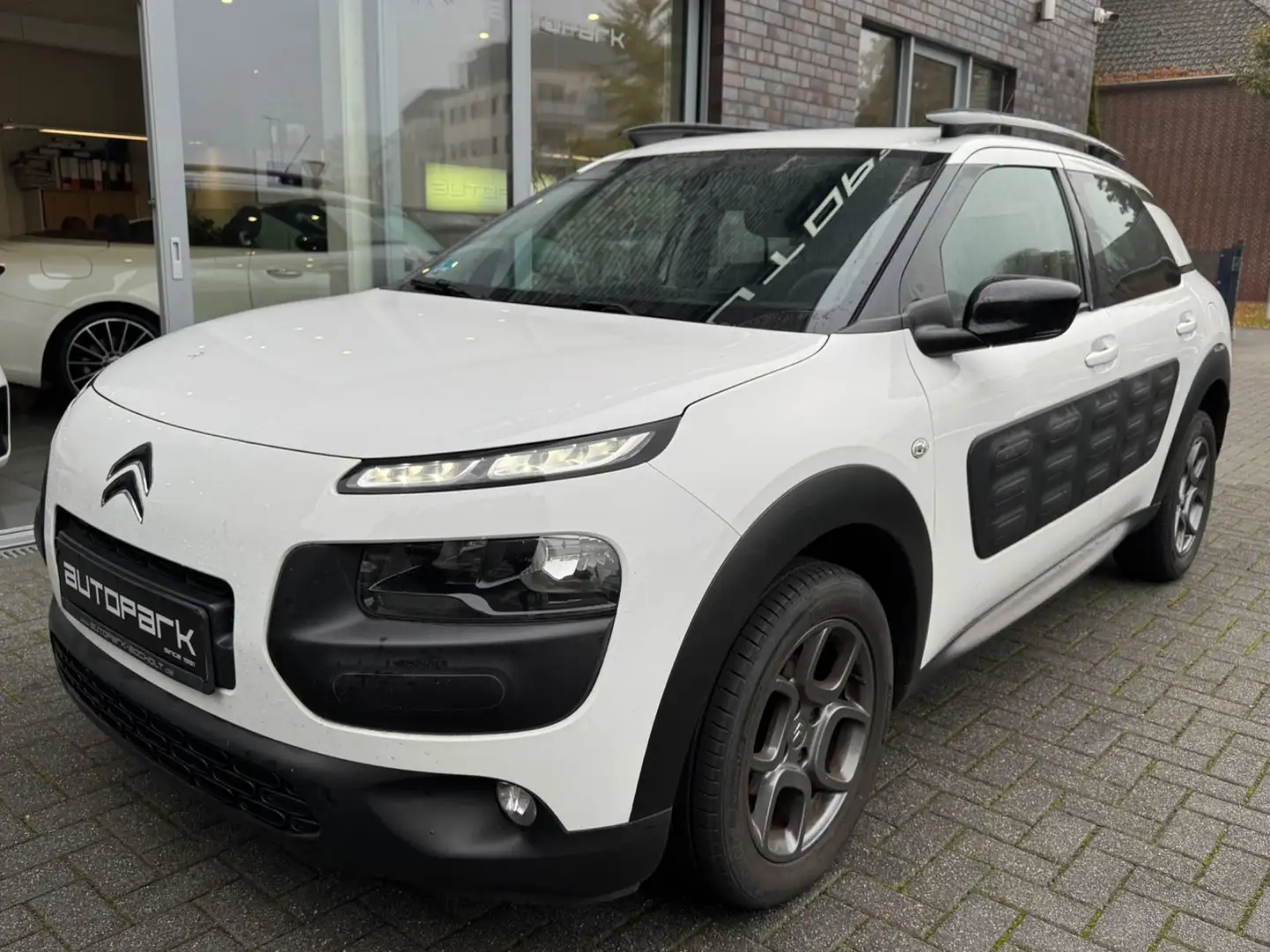 Citroen C4 Cactus 1.6 HDi Selection Feel Navi|Kamera|LED Blanc - 1
