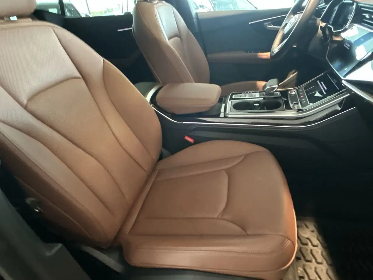 Audi Q8 снимка Audi Q8