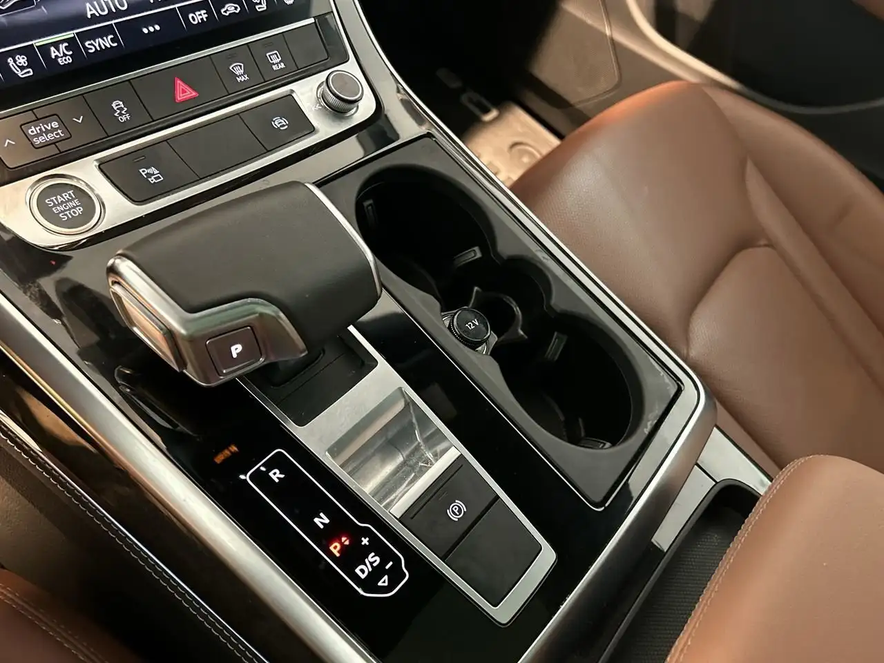 Audi Q8 снимка Audi Q8