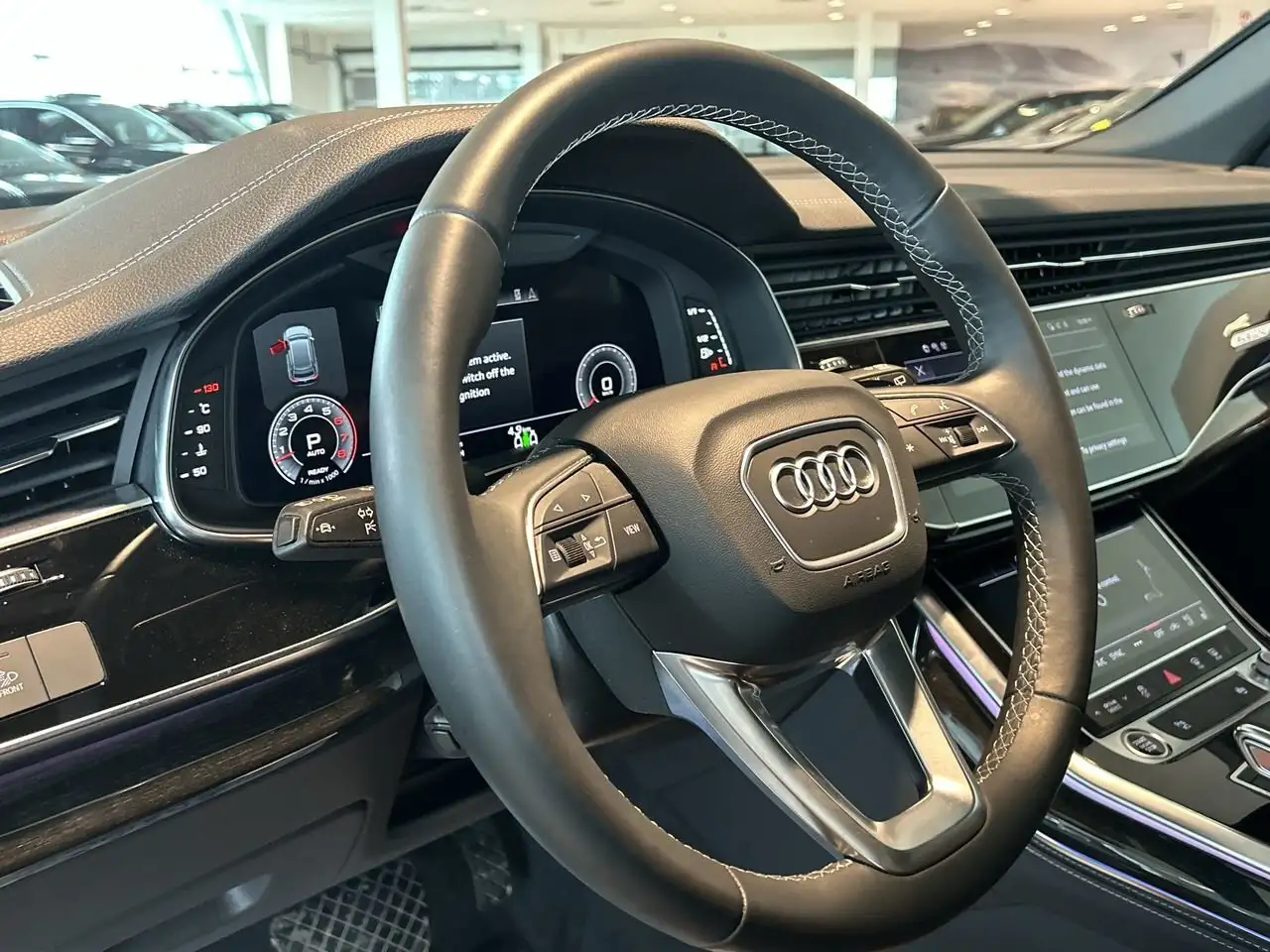 Audi Q8 снимка Audi Q8