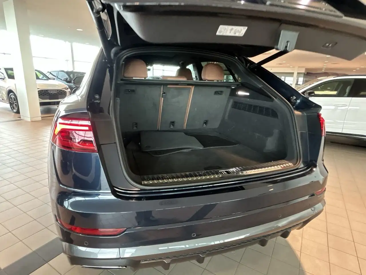 Audi Q8 снимка Audi Q8