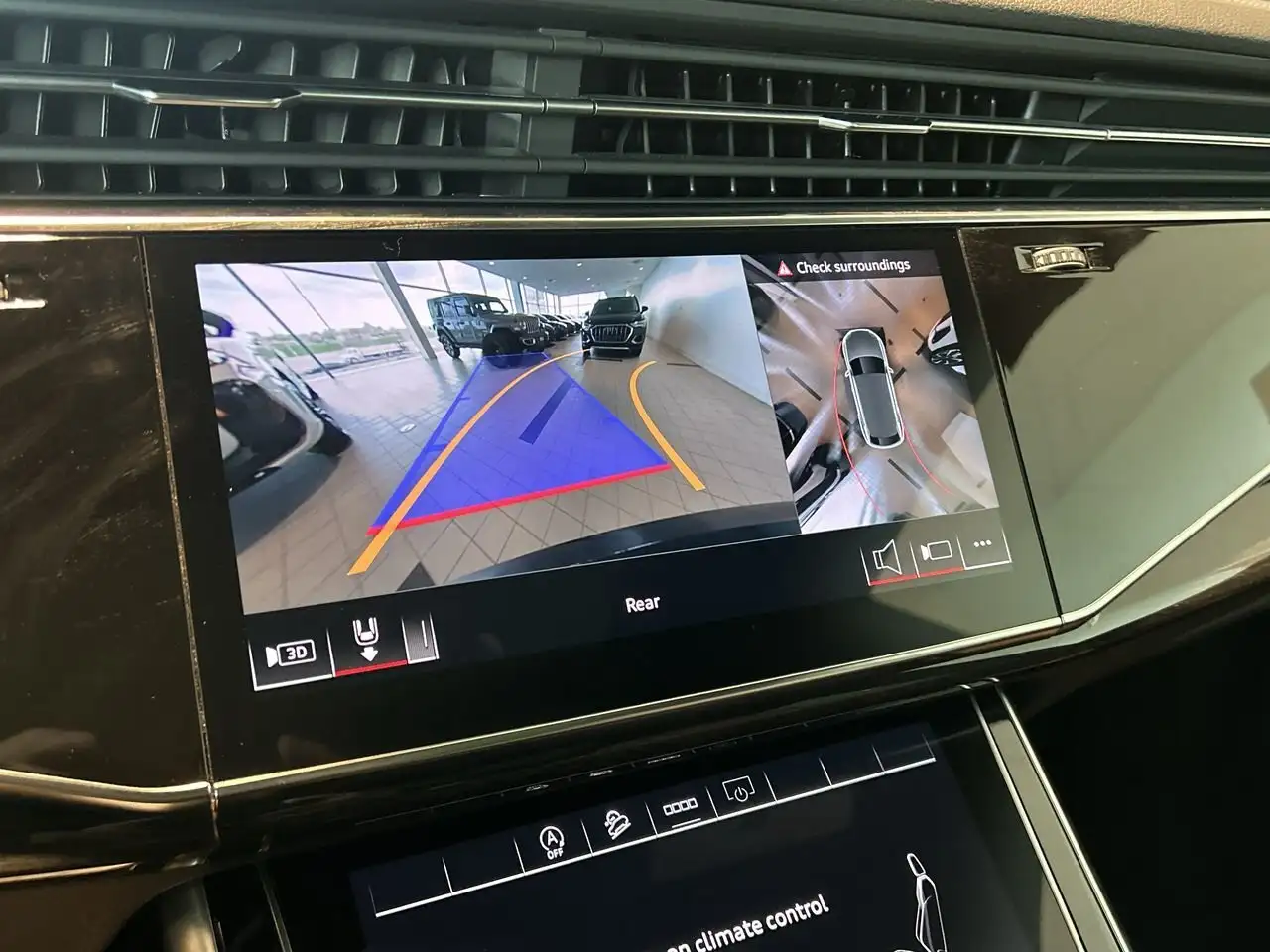 Audi Q8 снимка Audi Q8