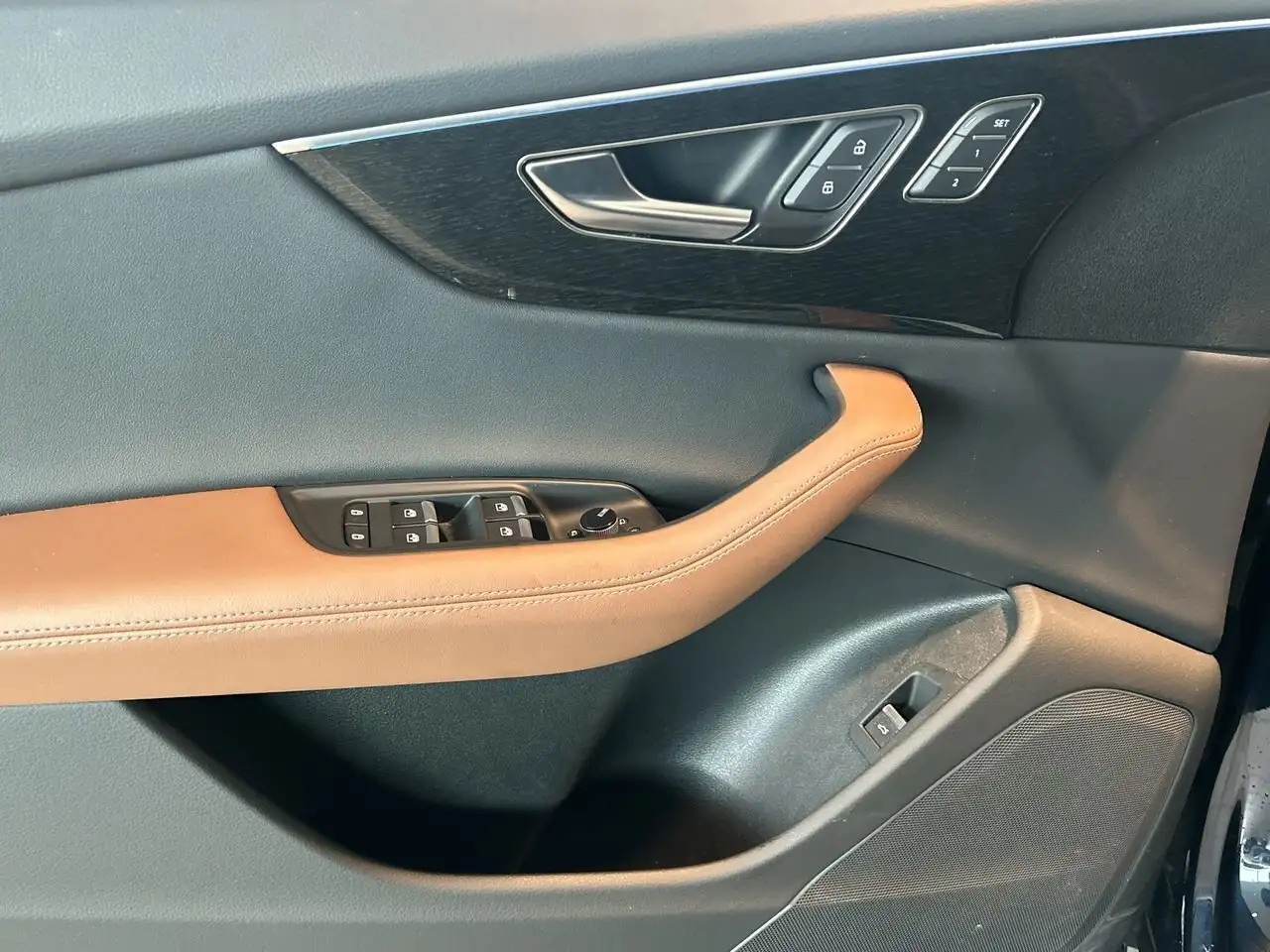 Audi Q8 снимка Audi Q8