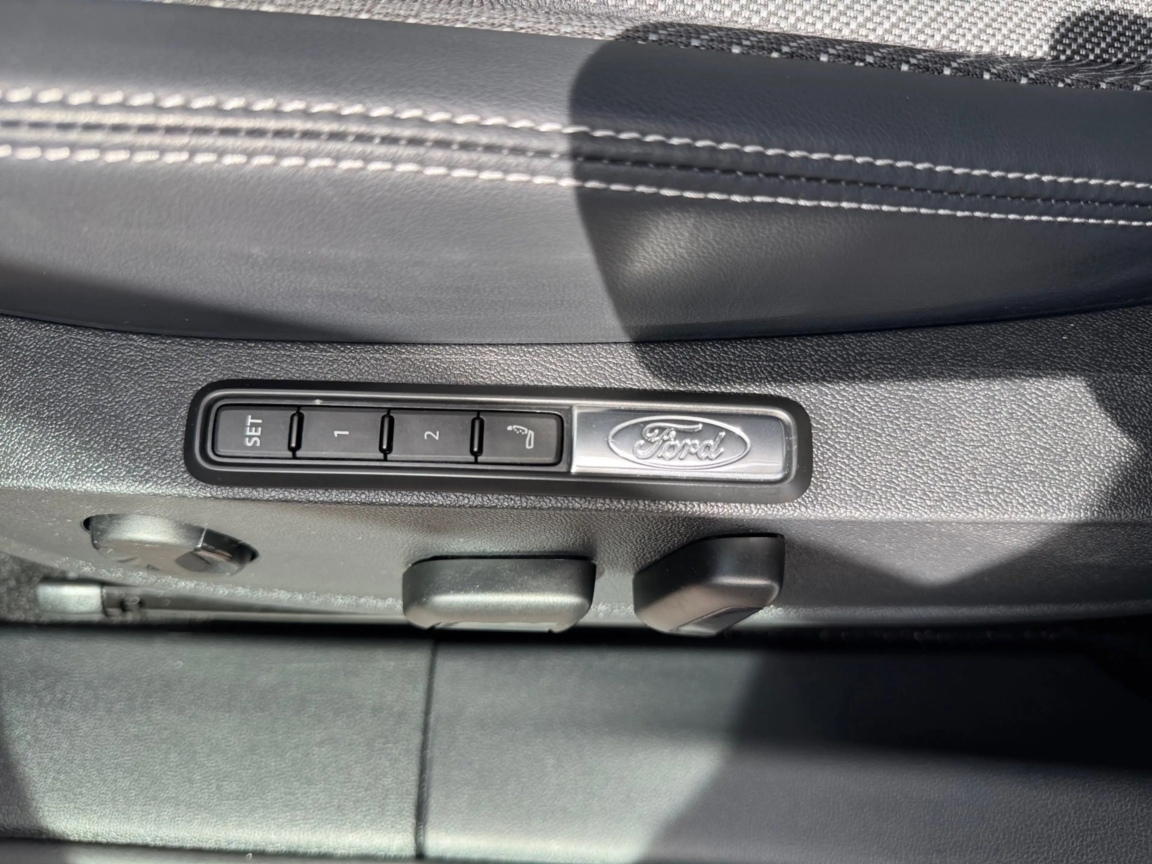 Ford Explorer Elektromotor mit Extended Range RWD 77kWh Explorer — photo 13