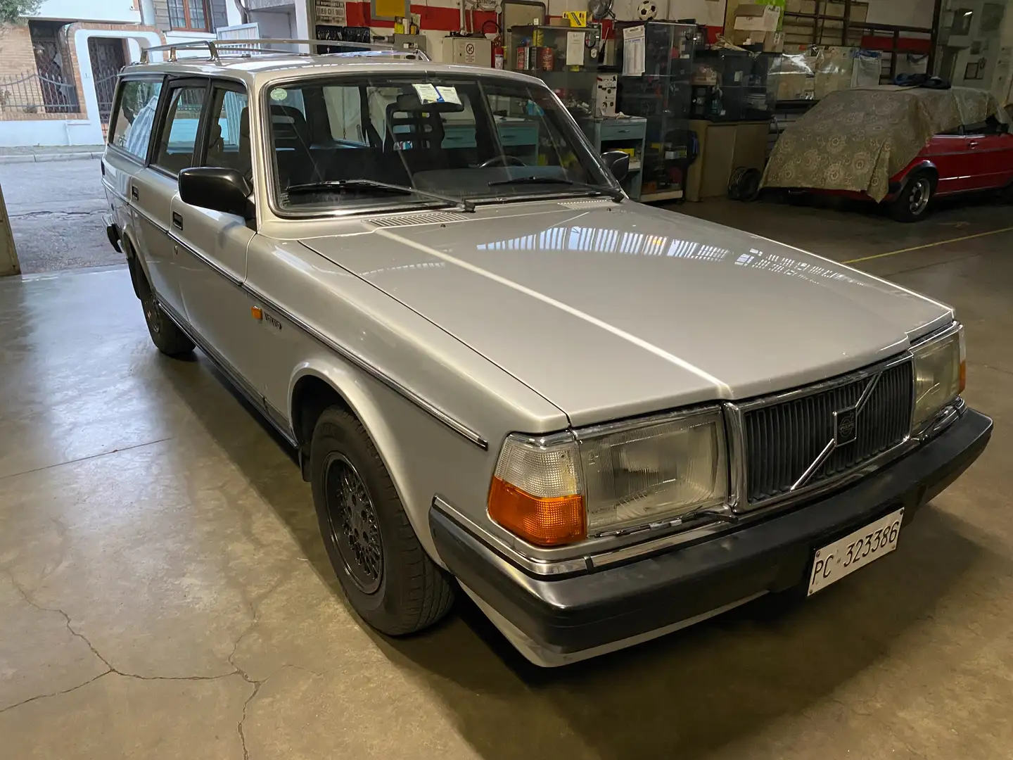 Volvo 240 240 SW 2.4 D6 GLE Сірий - 1