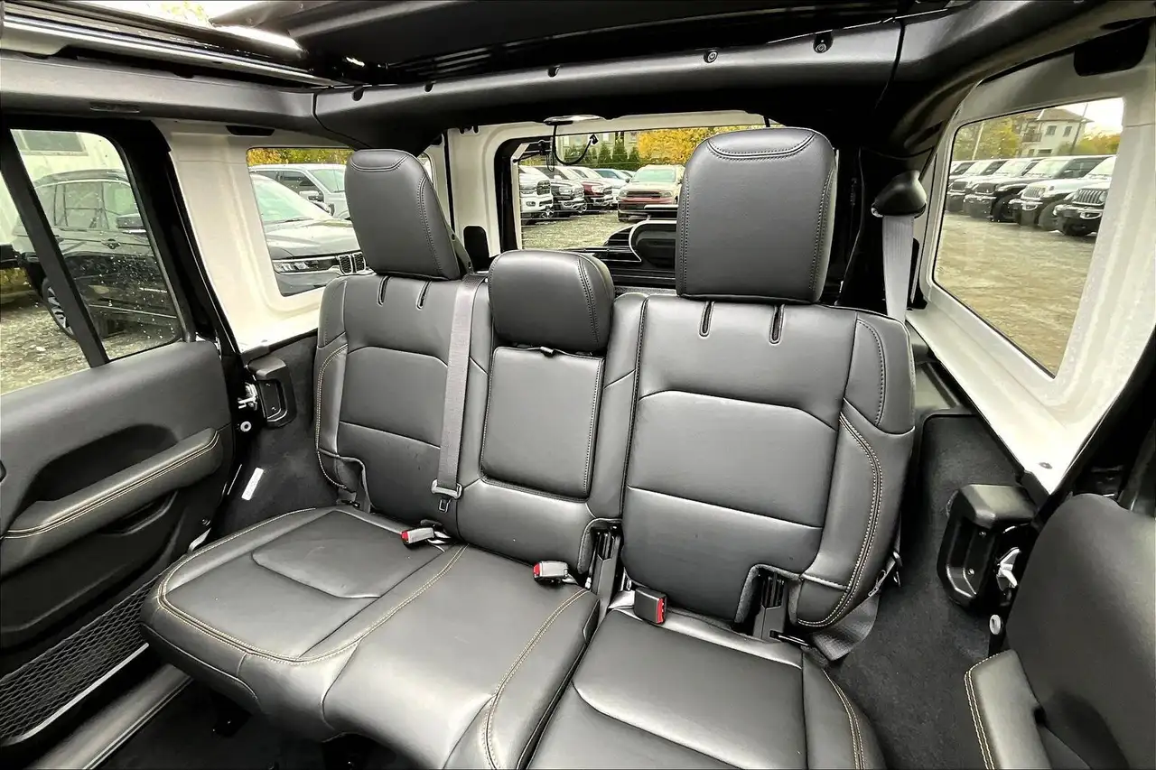 Jeep Wrangler снимка Jeep Wrangler