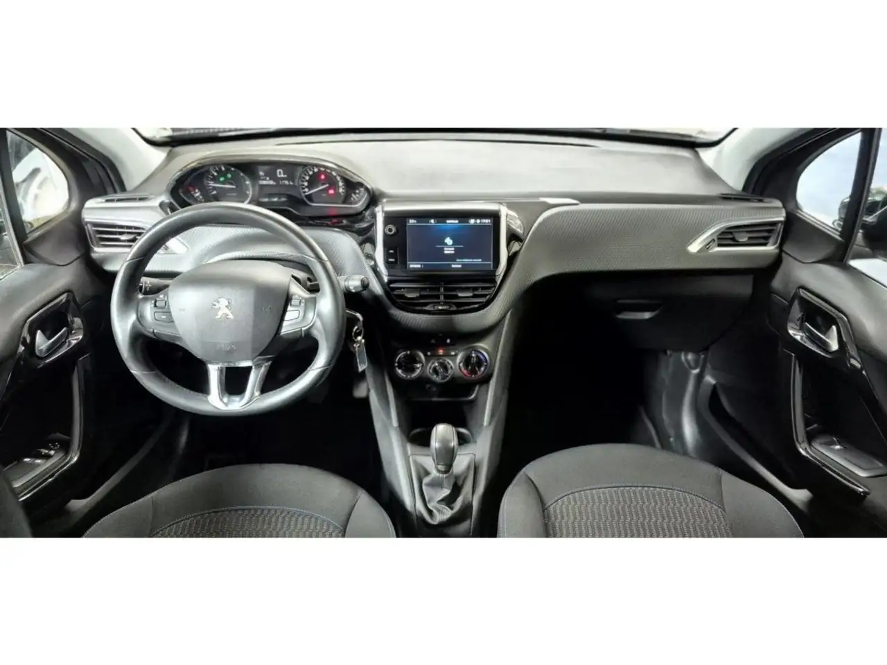 Peugeot 208 208 — photo 18