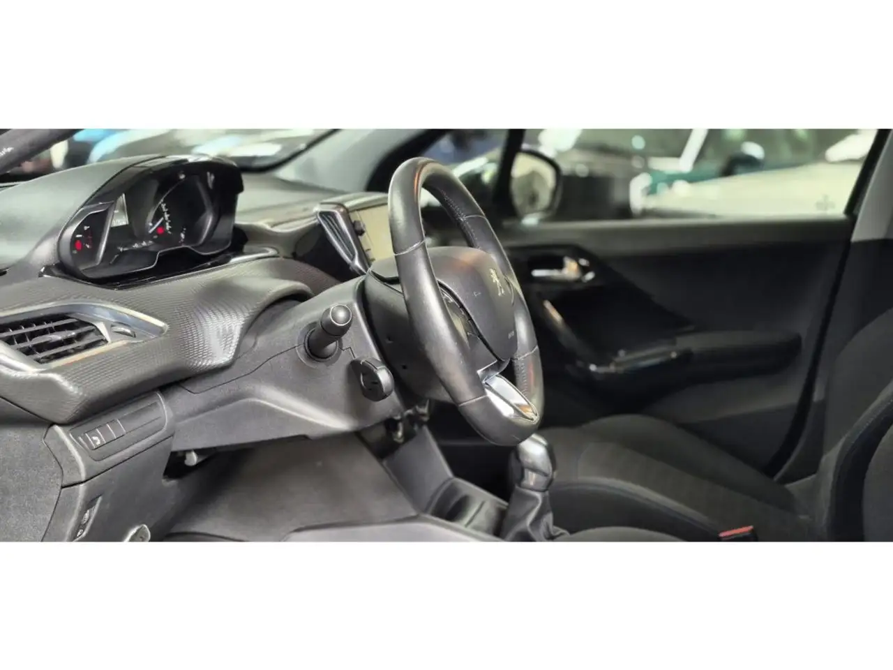 Peugeot 208 208 — photo 15