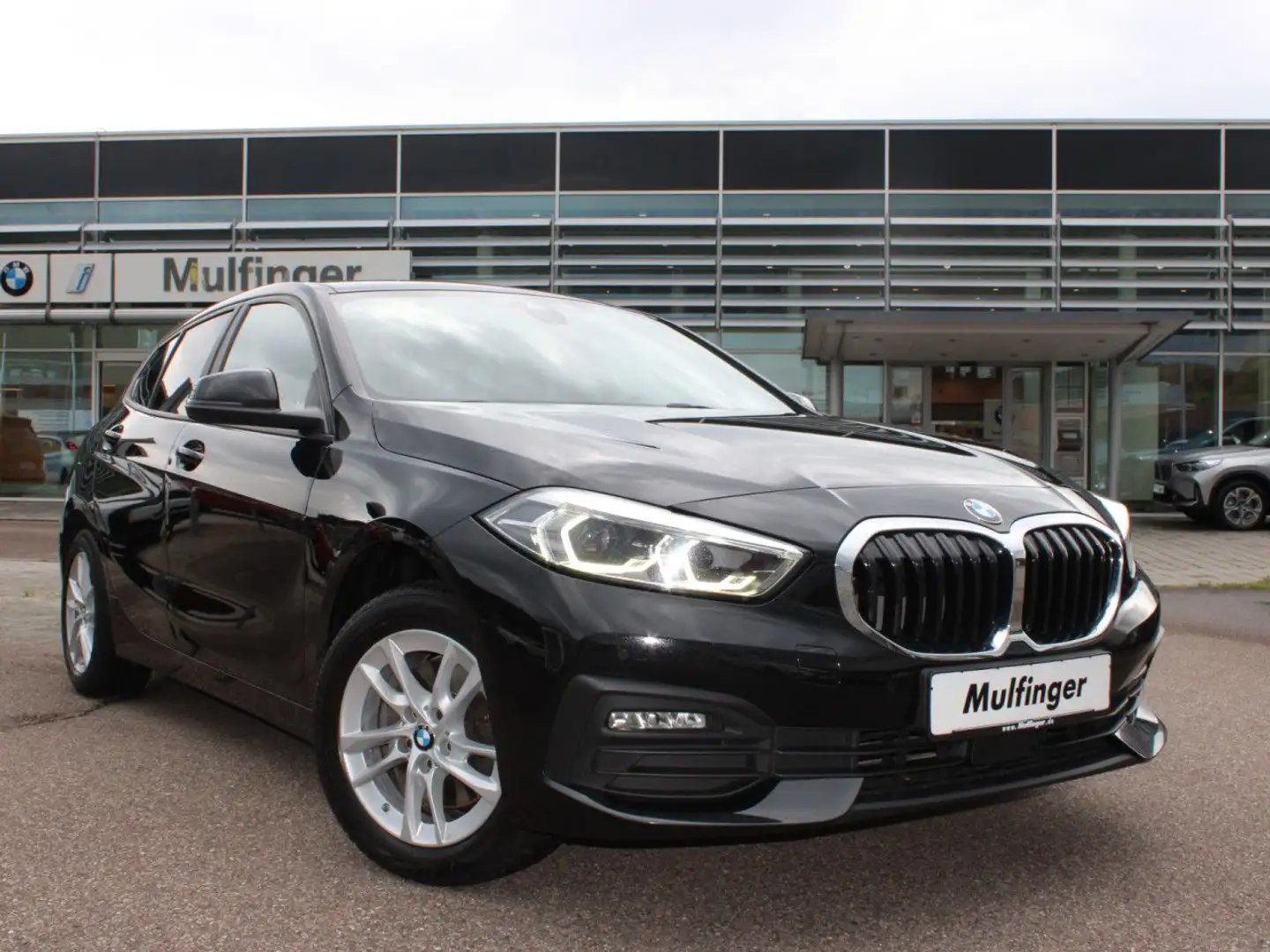 BMW 118 i Aut. LivePro AHK Lenkradh. Kamera DrivAss LED Schwarz - 2