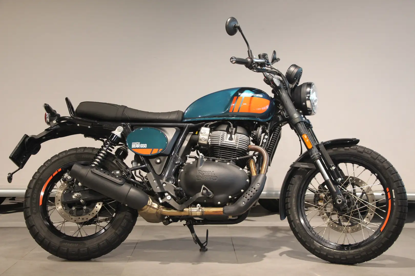 Royal Enfield Bear 650 Verde - 1