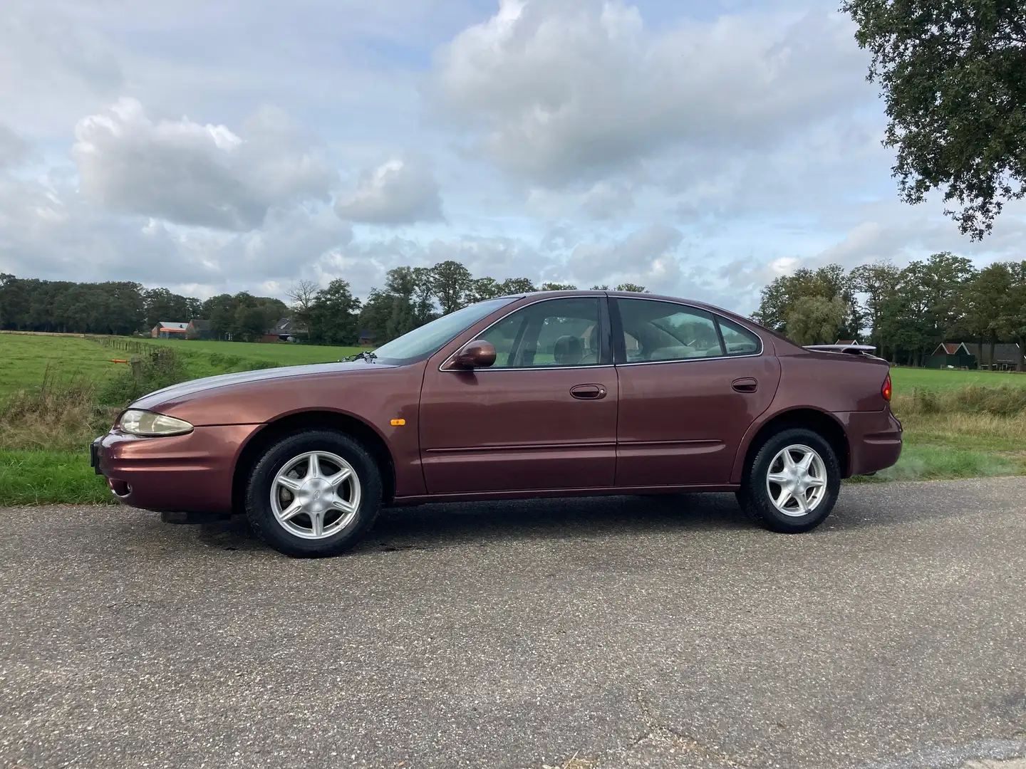 Chevrolet Alero 3.4 V6 Automaat Brun - 1