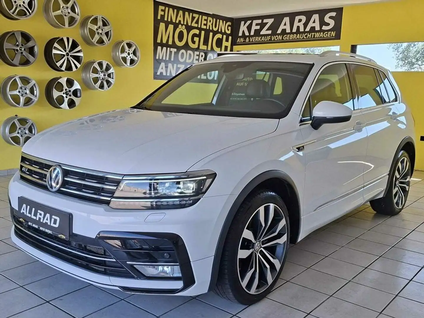 Volkswagen Tiguan R-Line 4Motion, PDC, AHK, PANORAMA, NAVI Weiß - 1