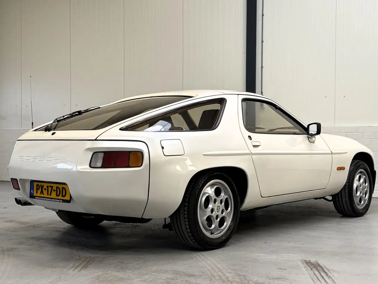 Porsche 928 4.5 Coupé Handgeschakeld, foto 5