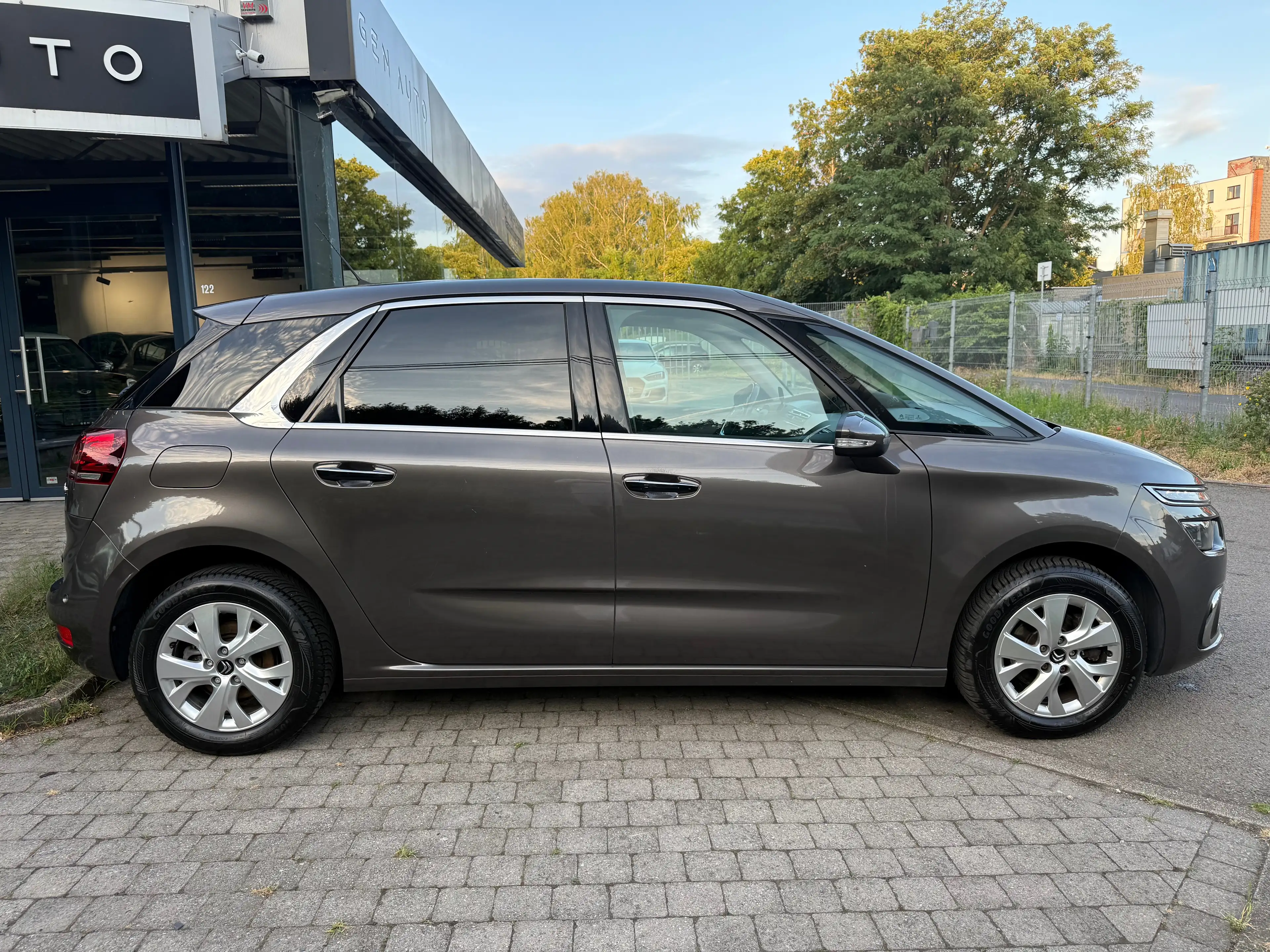 Citroen C4 Picasso 1.6 BlueHDi Business Lounge Siège Massant Chauffant GPS Cam. * 12 à 36 MOIS GARANTIE * — photo 4