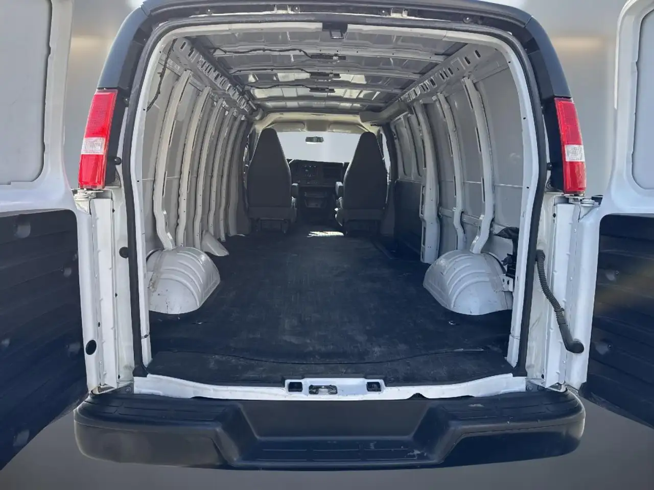 Chevrolet Express 2500 photo Chevrolet Express 2500