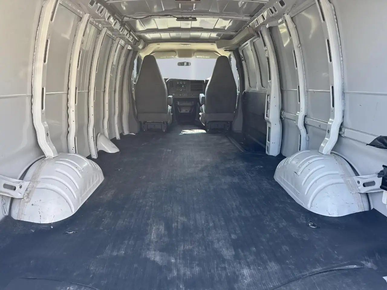 Chevrolet Express 2500 photo Chevrolet Express 2500