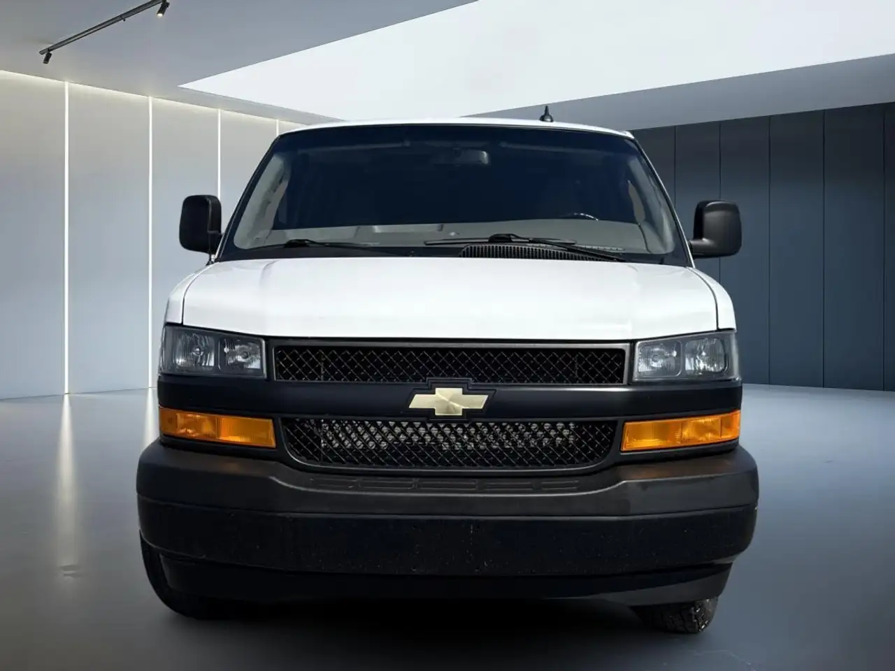 Chevrolet Express 2500 photo Chevrolet Express 2500