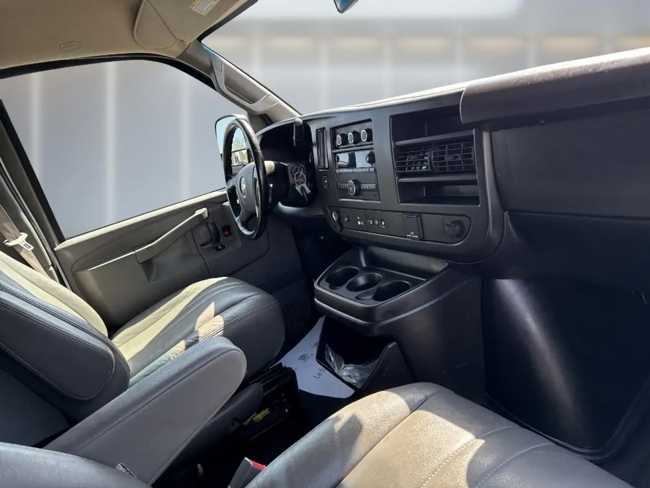 Chevrolet Express 2500 photo Chevrolet Express 2500