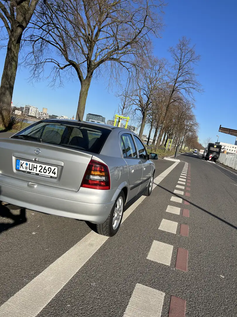 Opel Astra 1.6 Njoy - 2