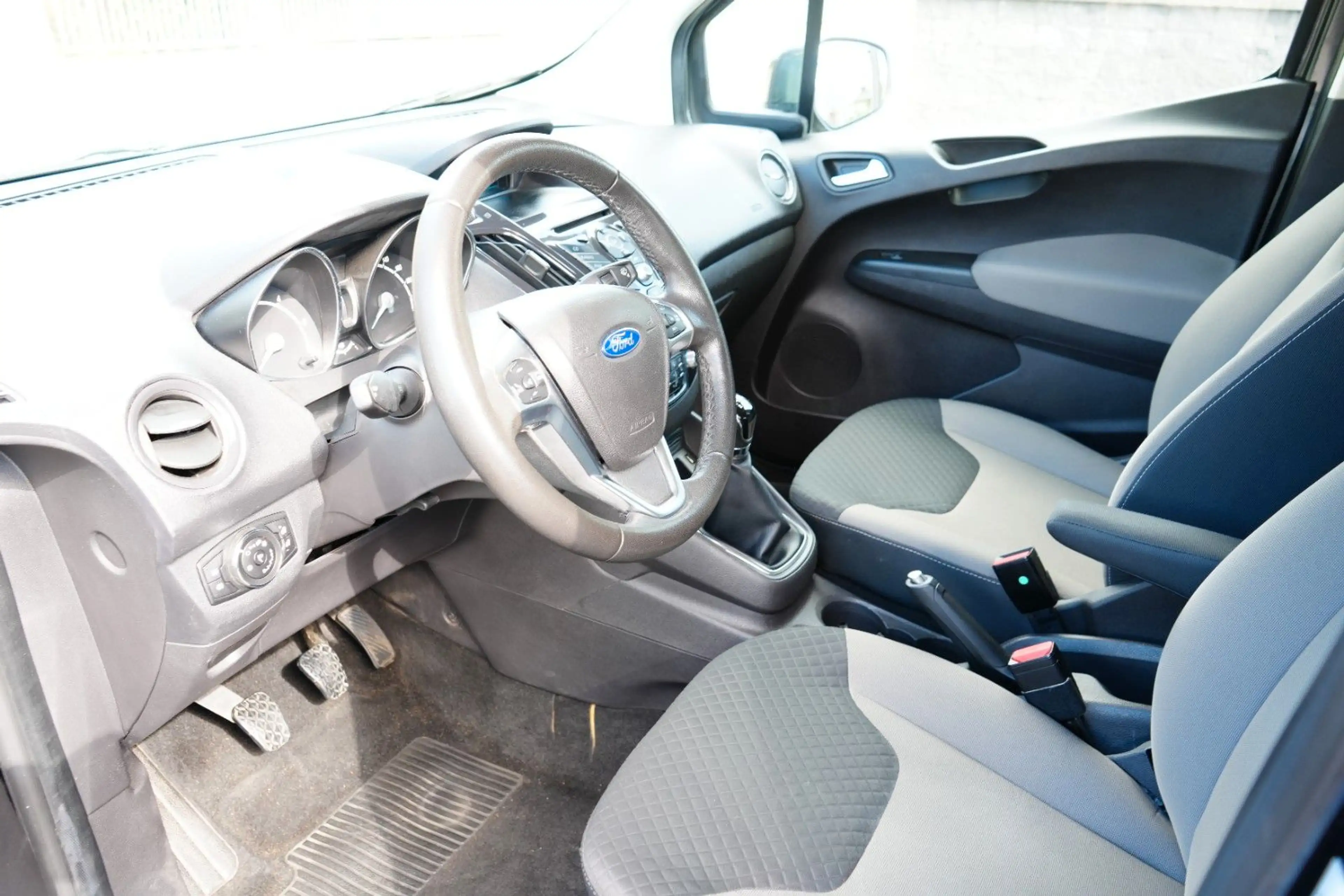 Ford Tourneo Courier Tourneo 1.5 TDCi Titanium 1.Hand/PDC/Tempo/Klima — photo 11